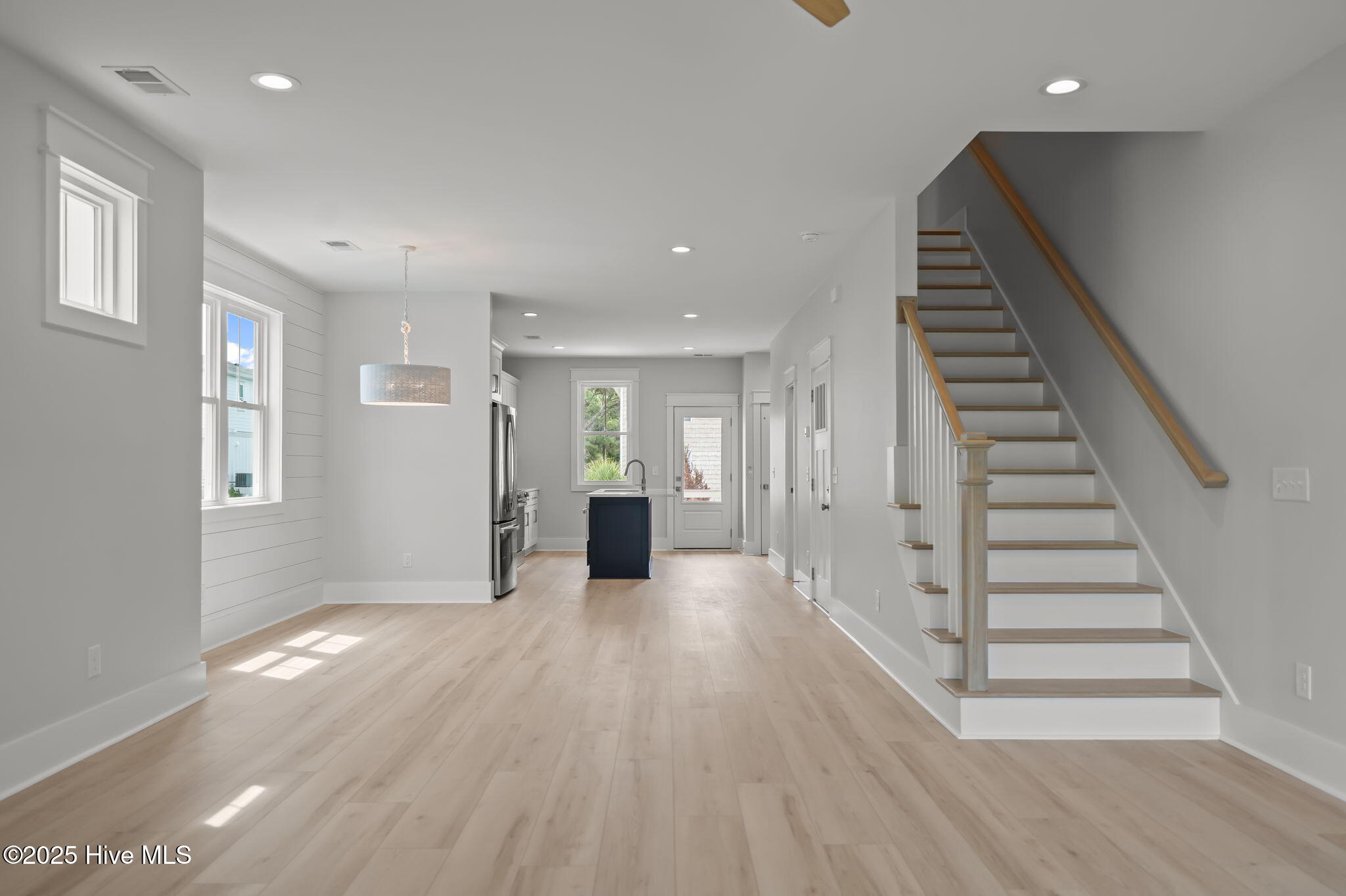 100537880 | Photo 29