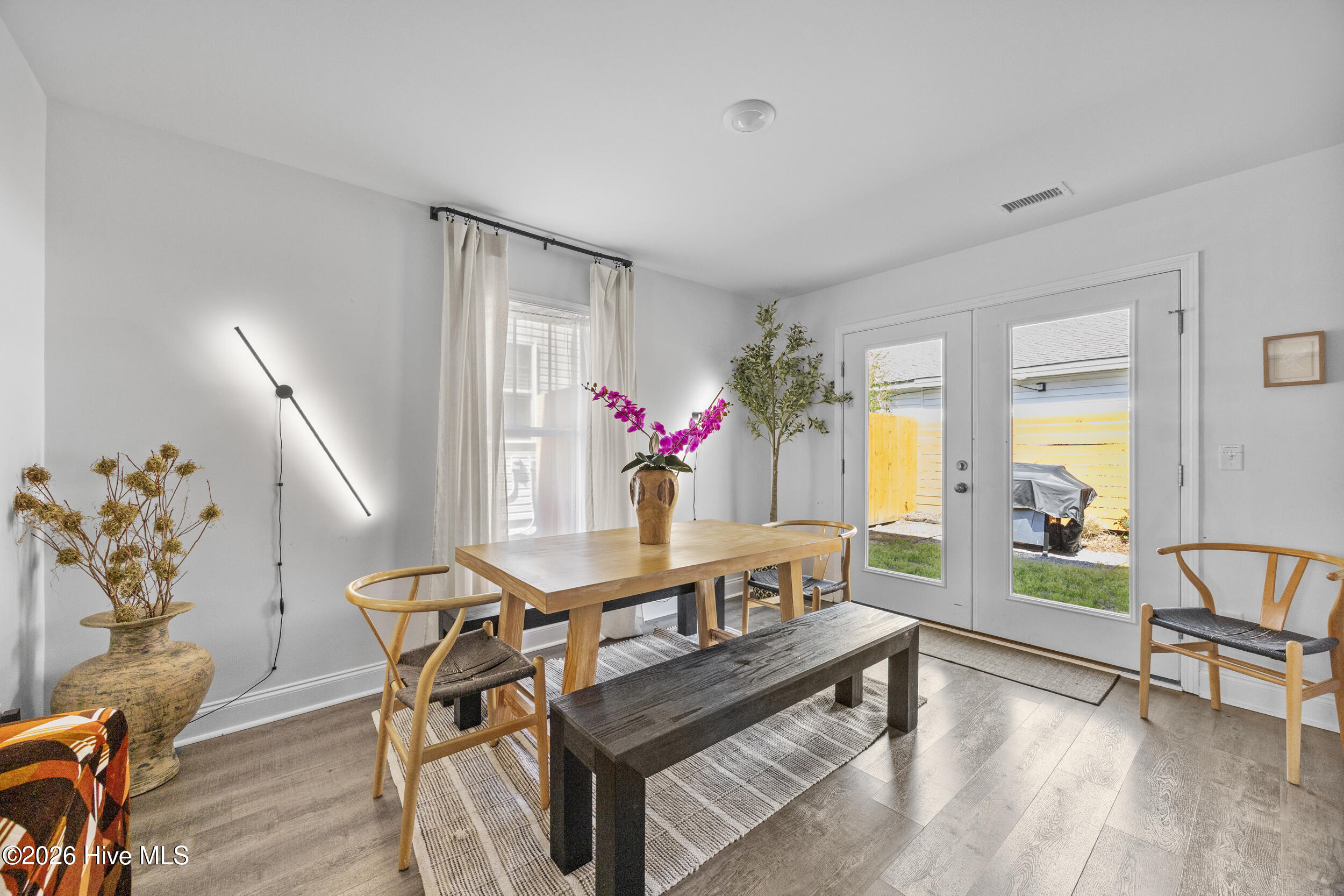 100563466 | Photo 11