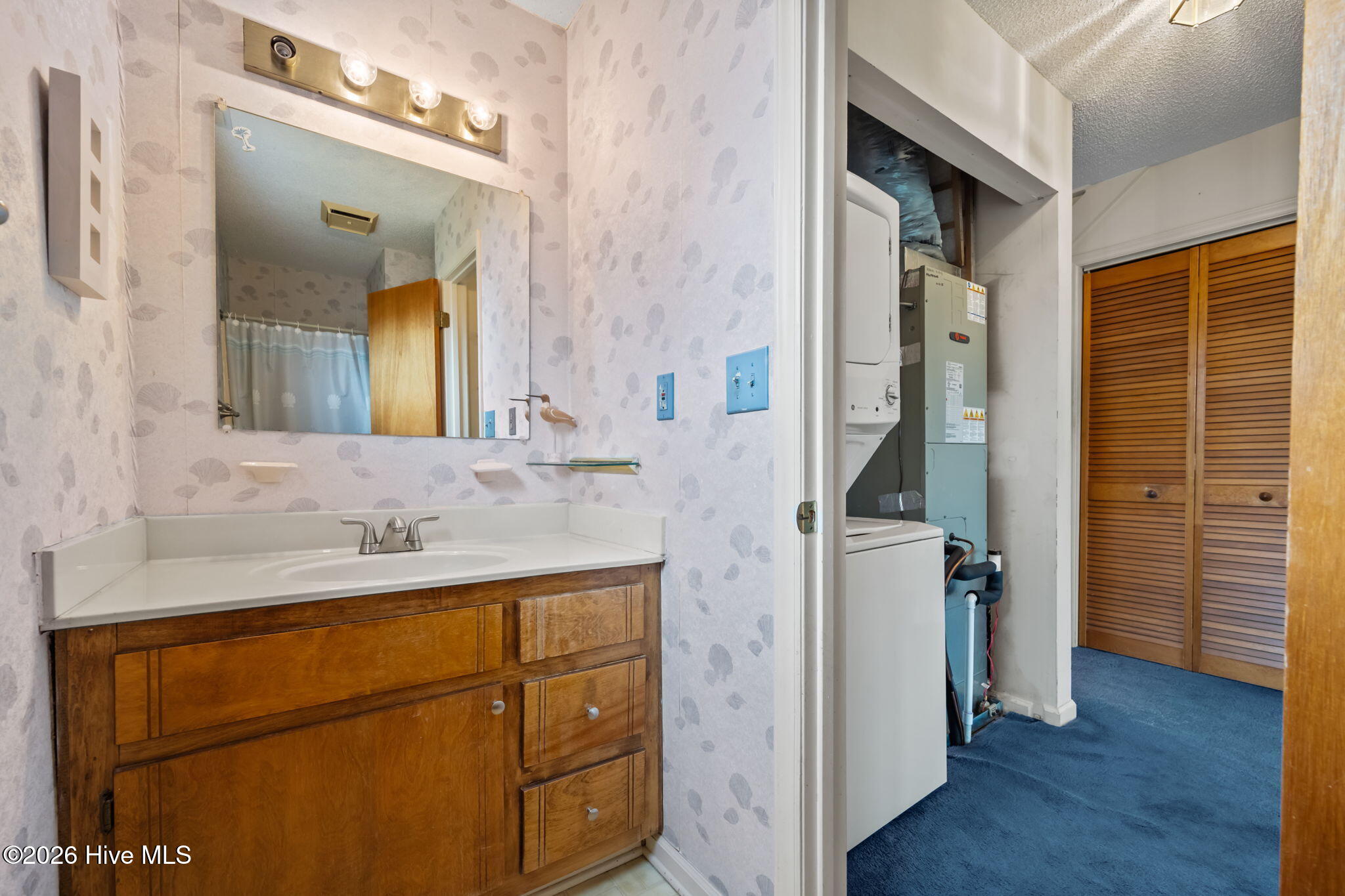 100560354 | Photo 33