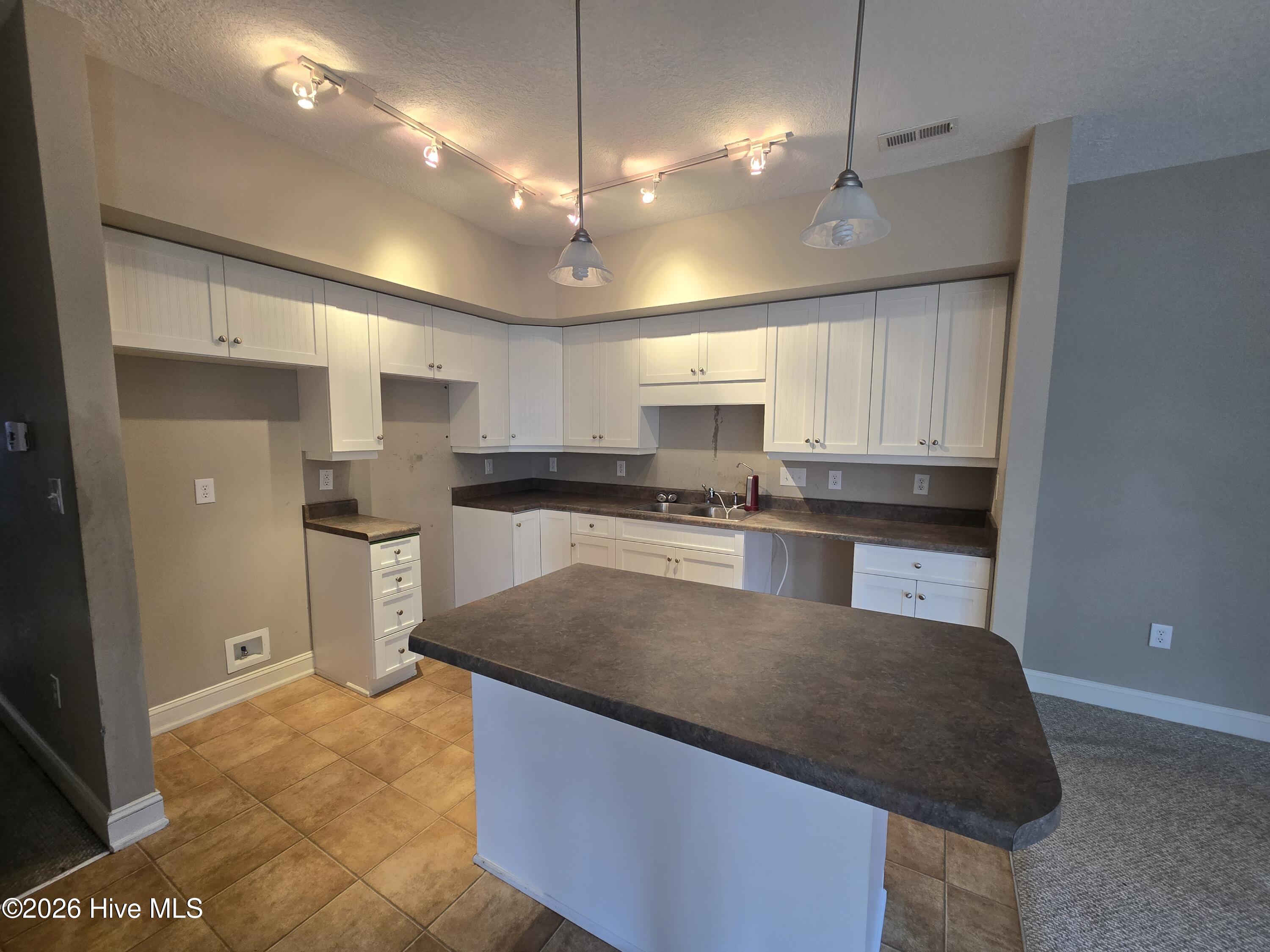 100549716 | Photo 10