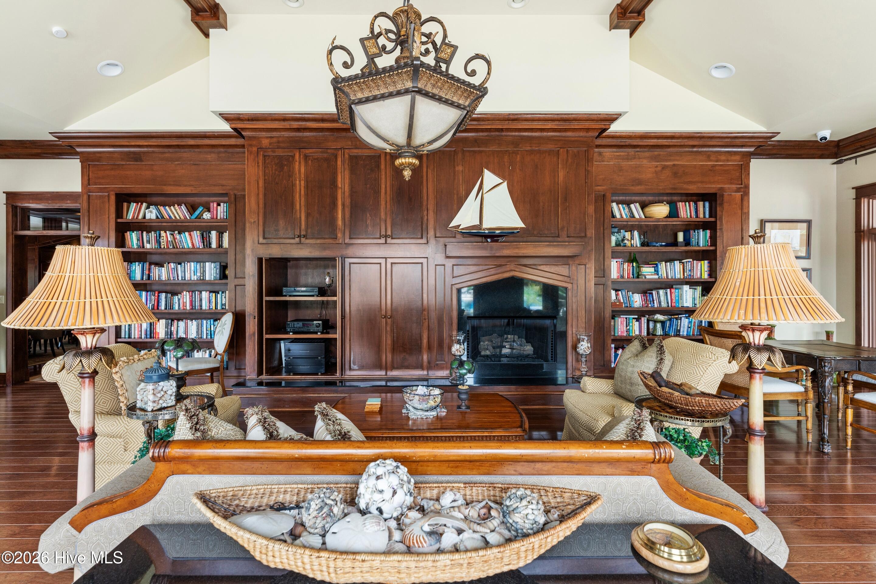 100550274 | Photo 52