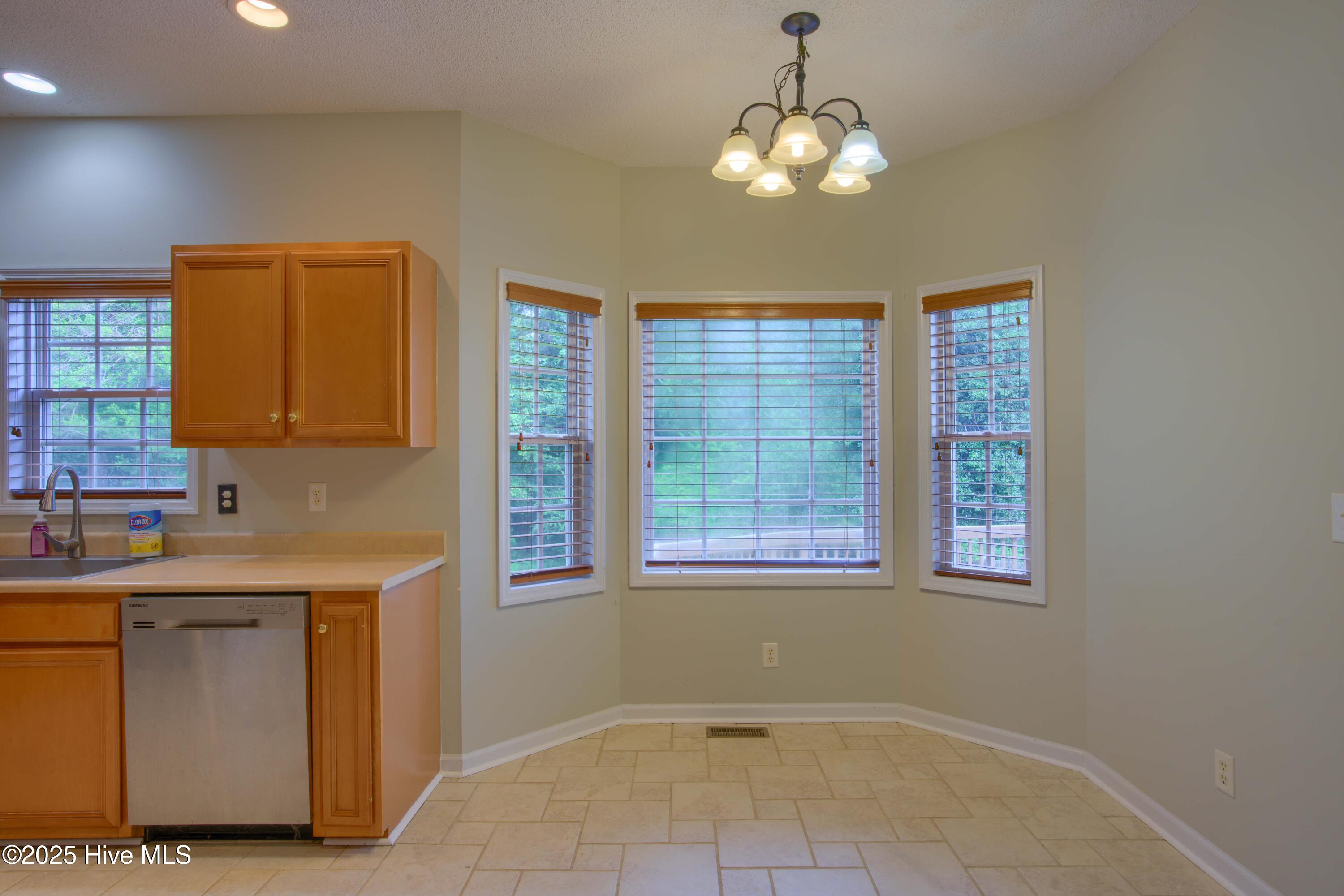 100543854 | Photo 17