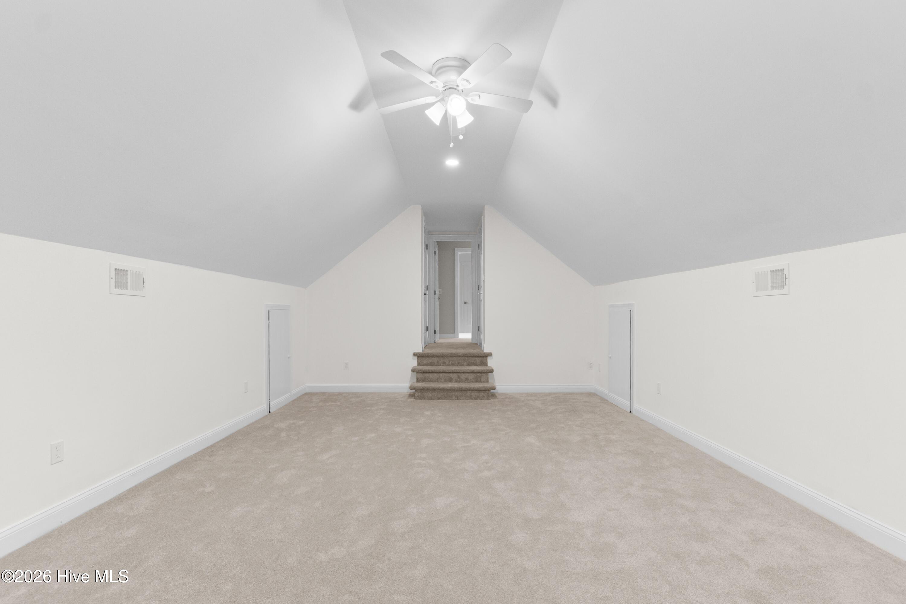 100569260 | Photo 35