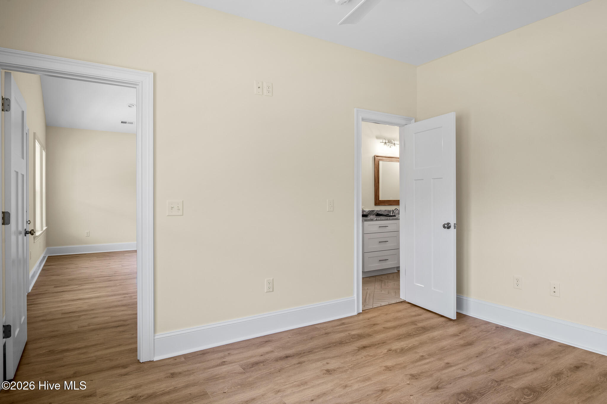 100517039 | Photo 17