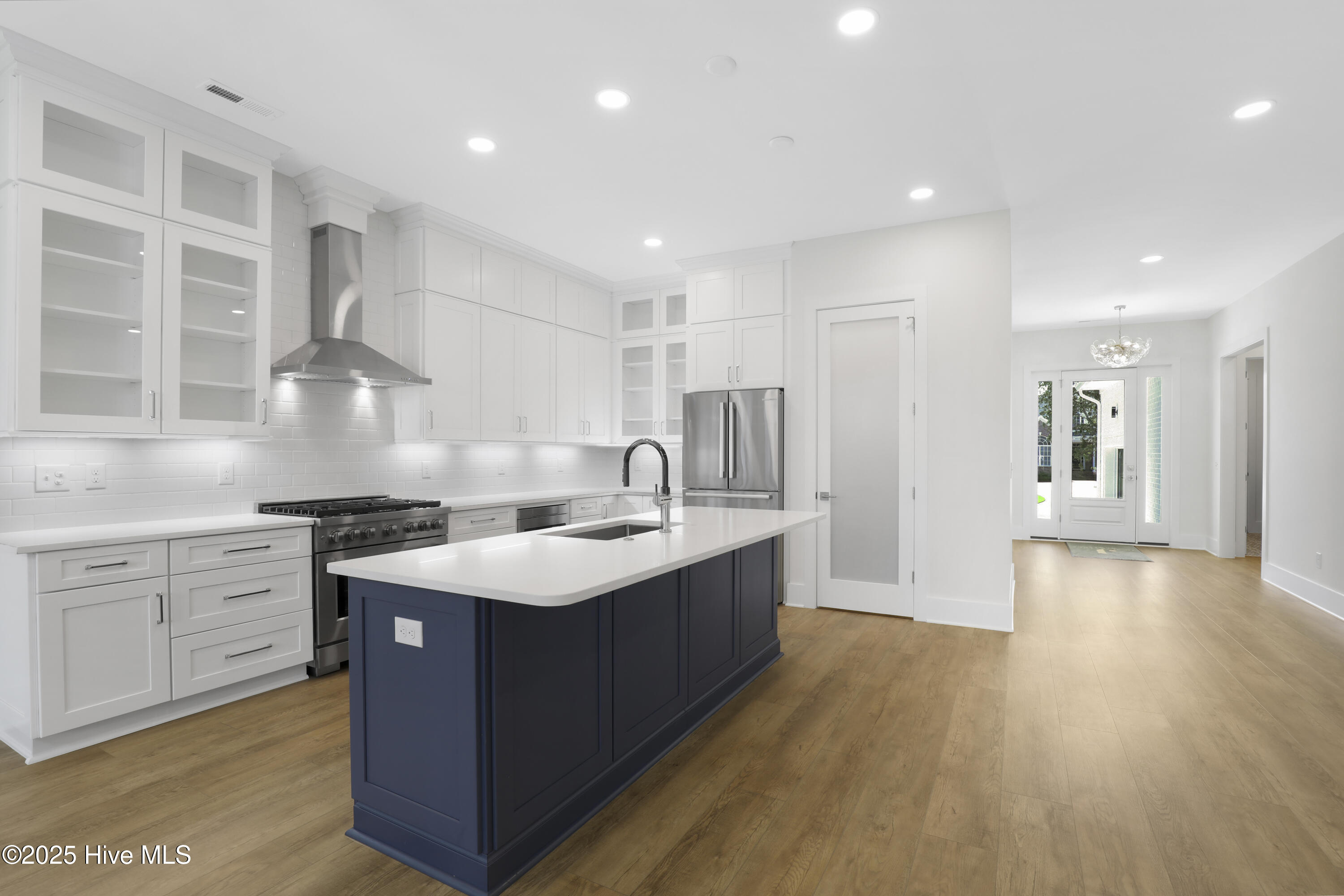 100556195 | Photo 25