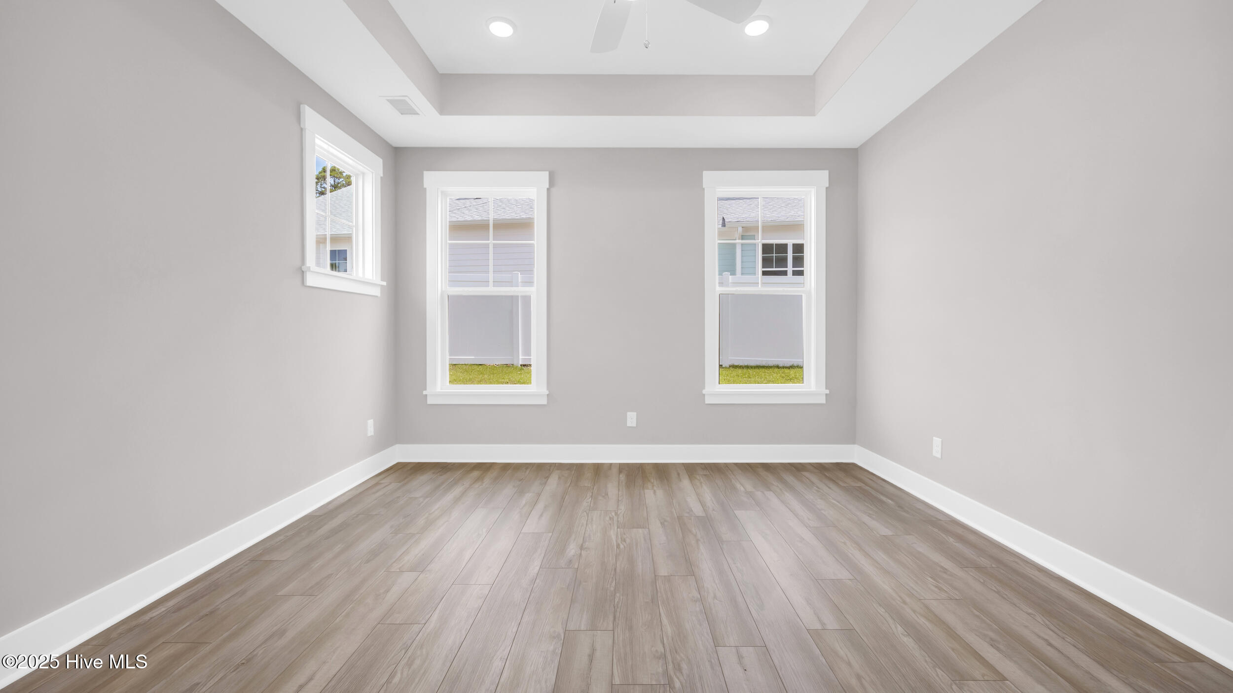 100525614 | Photo 10