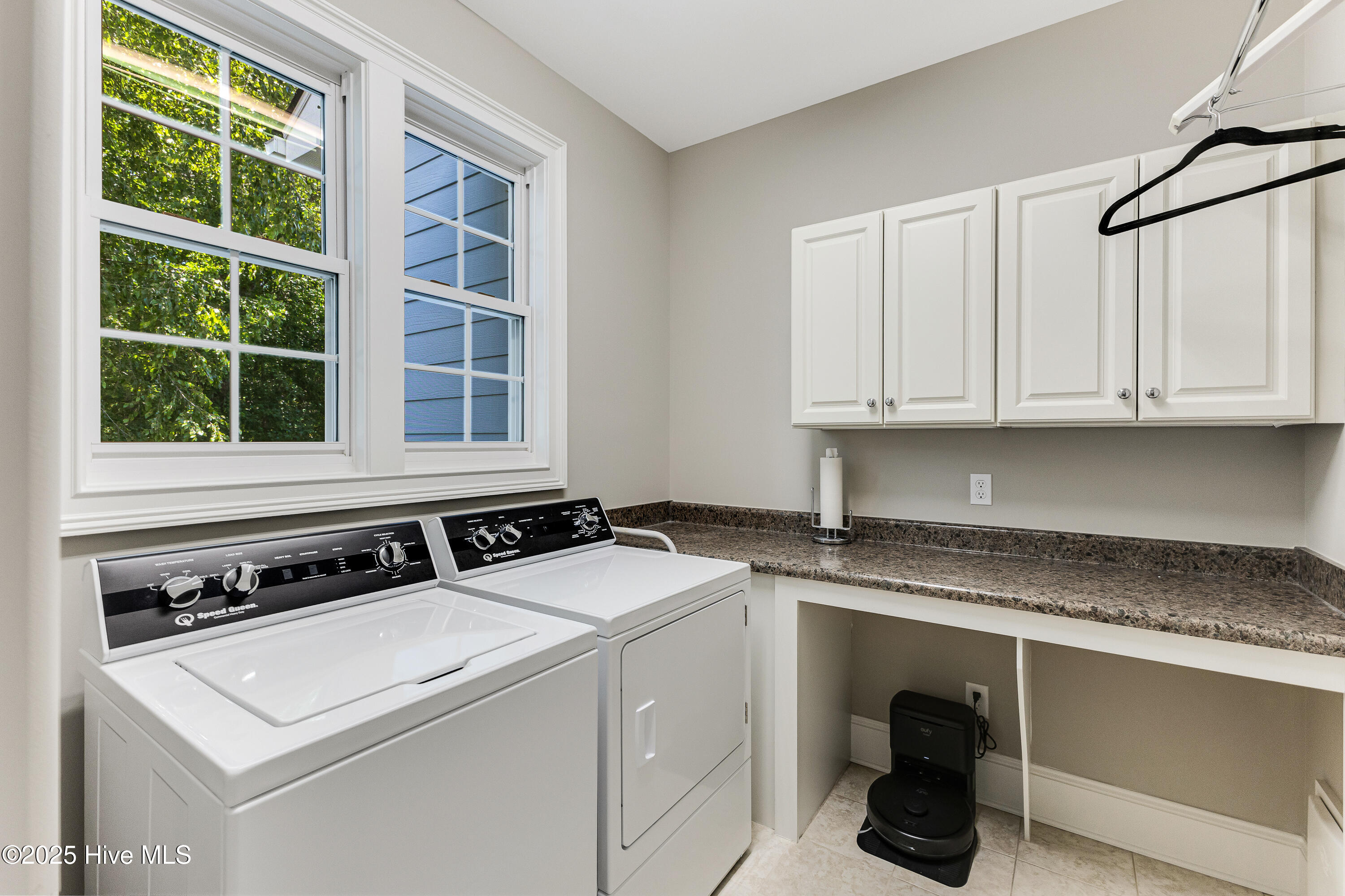 100519190 | Photo 28