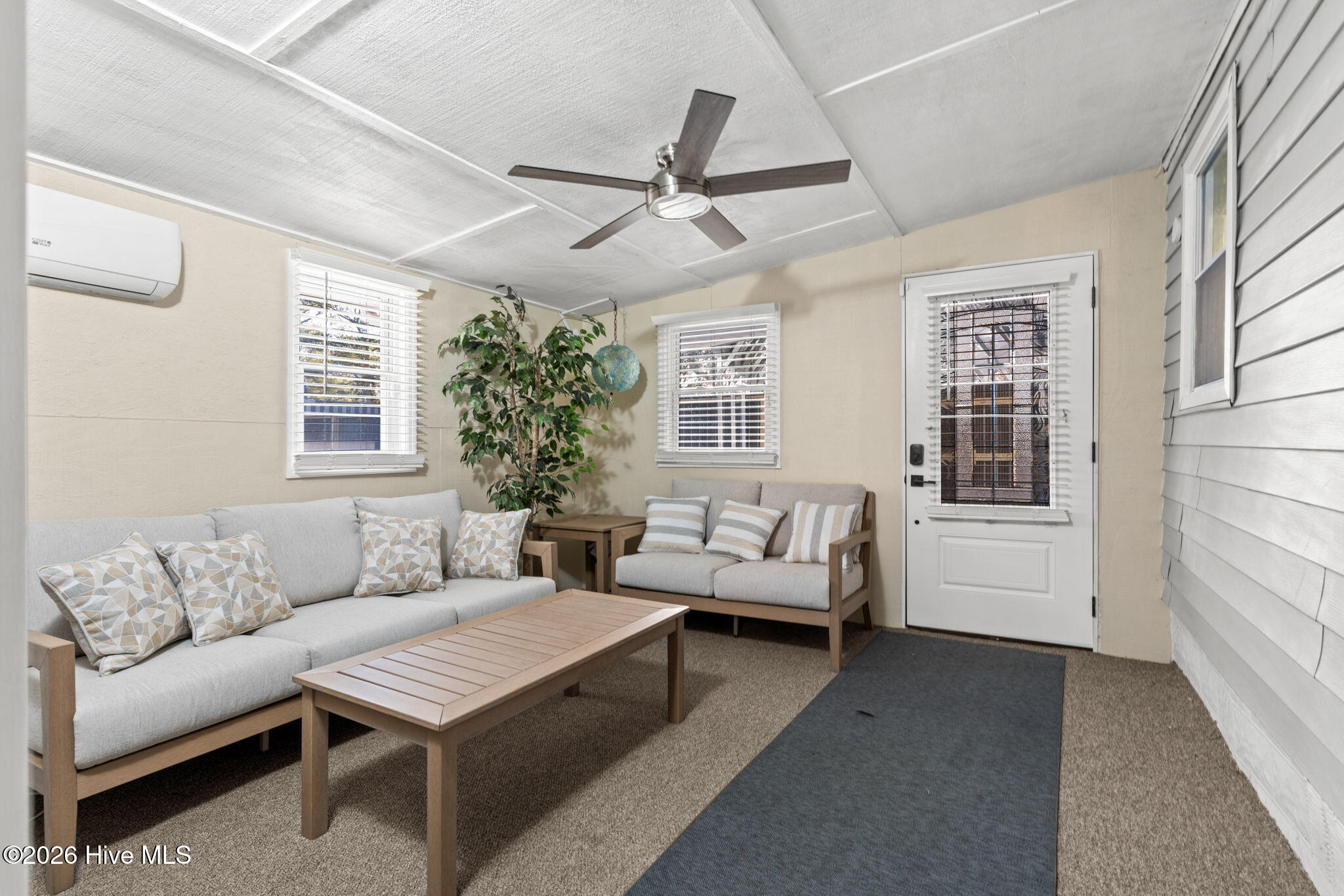 100547685 | Photo 30