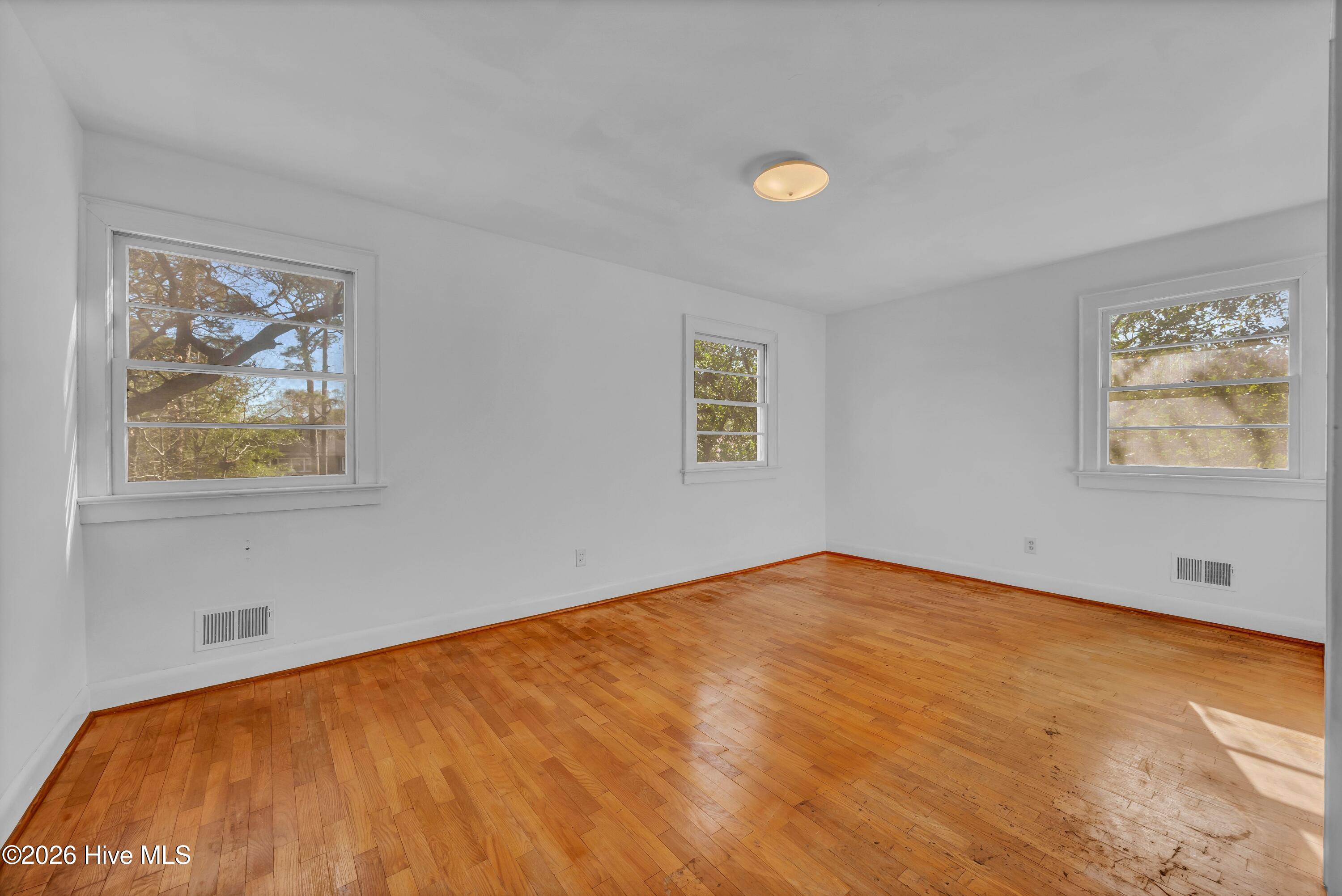 100560709 | Photo 20