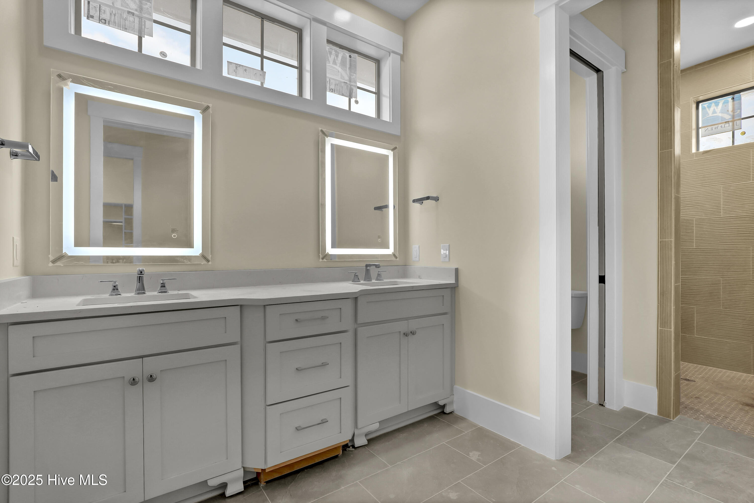 100490520 | Photo 17