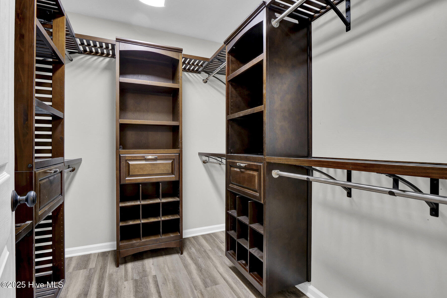 100545503 | Photo 40