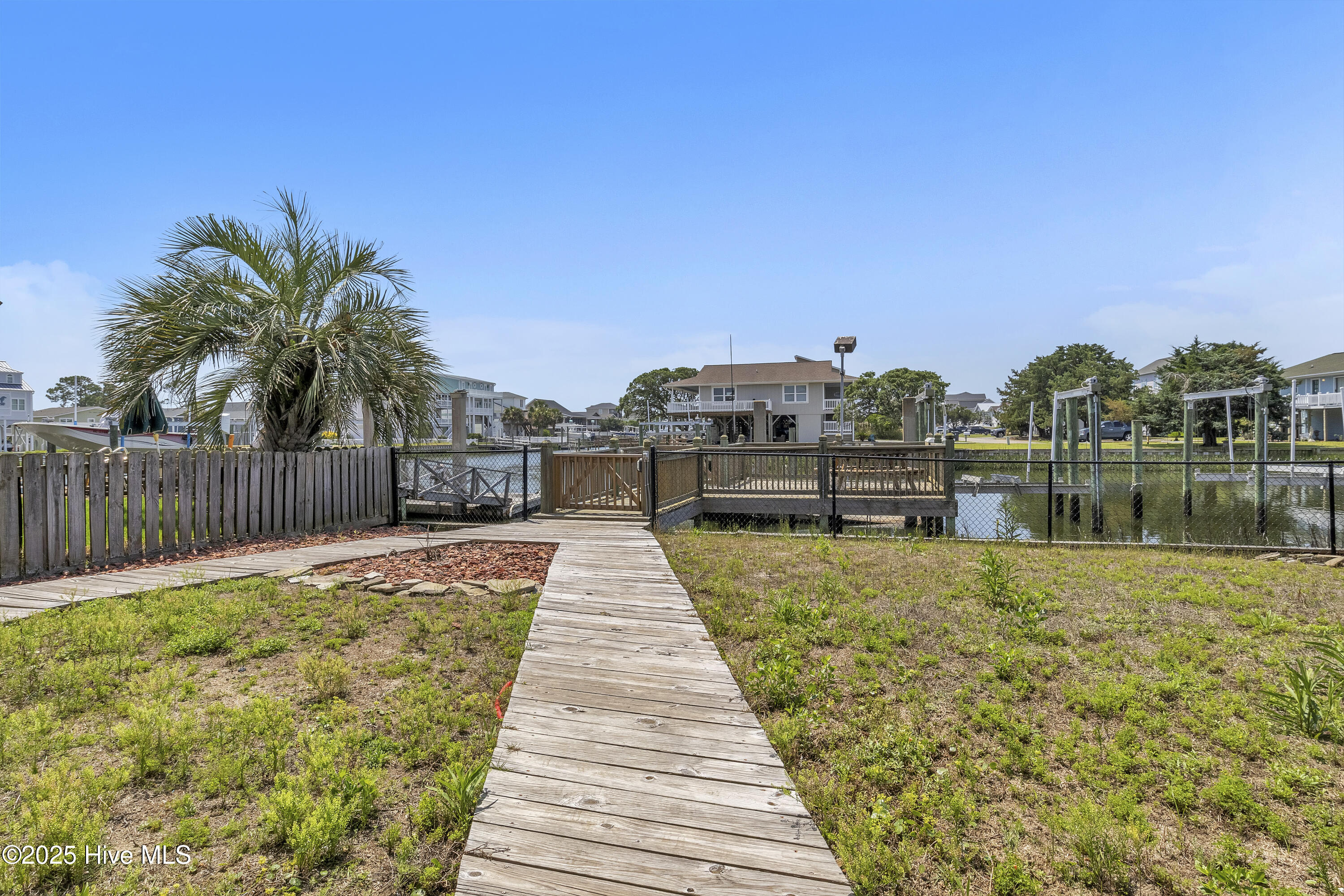 100545312 | Photo 47