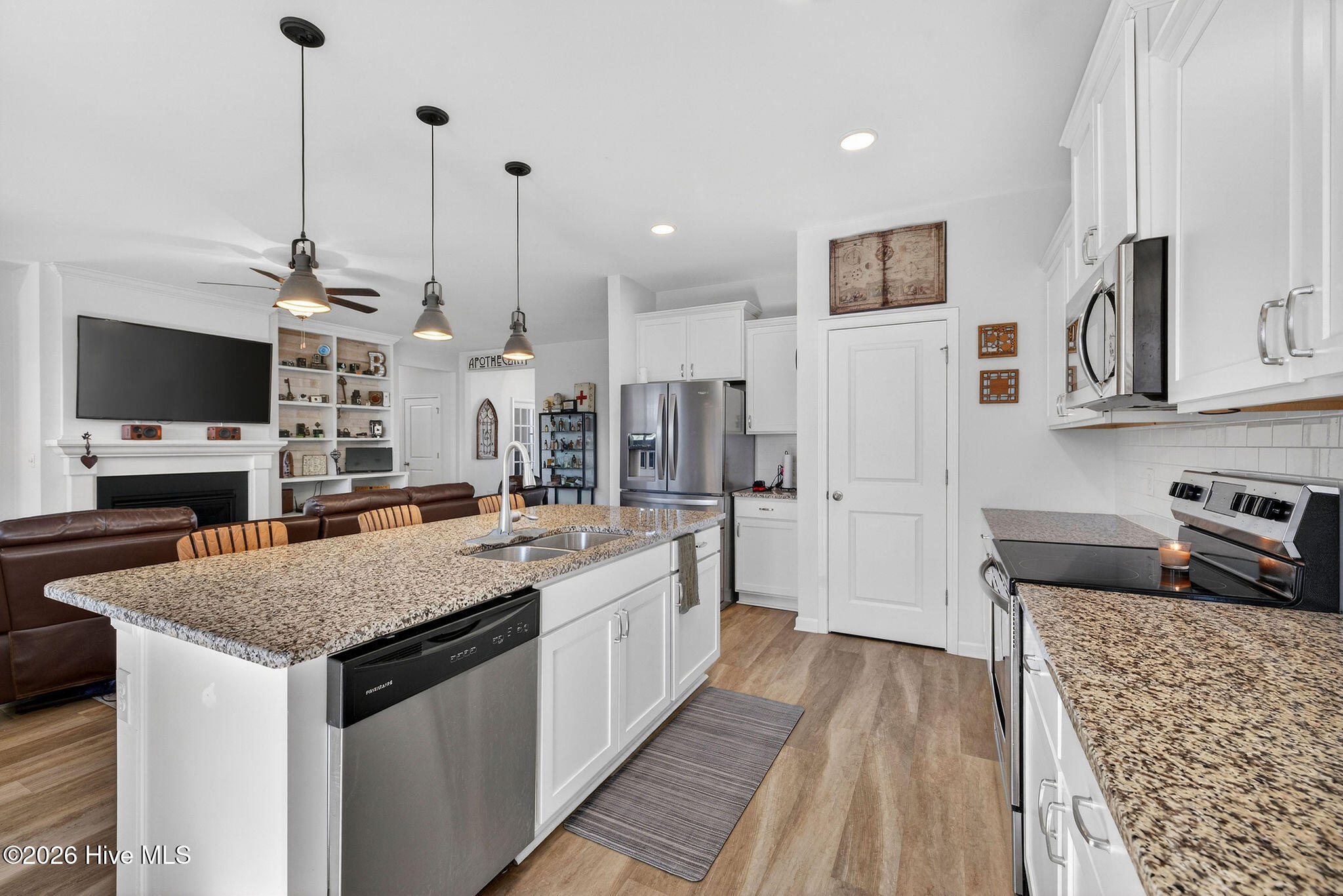 100547233 | Photo 13