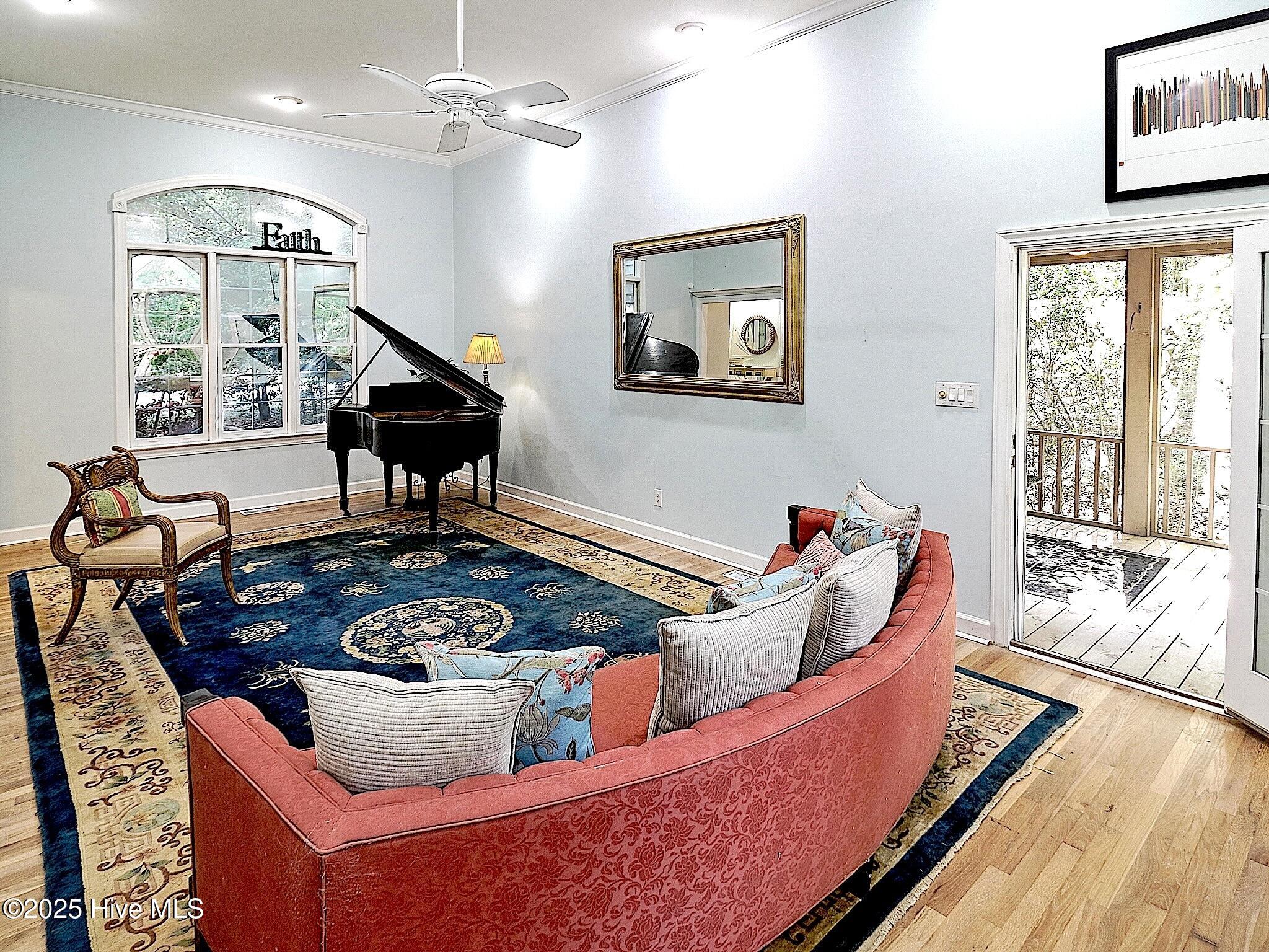 100504796 | Photo 16