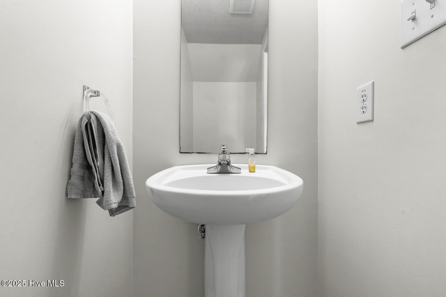 C263FE25-2B8C-4B06-B70B-722C0966CA31