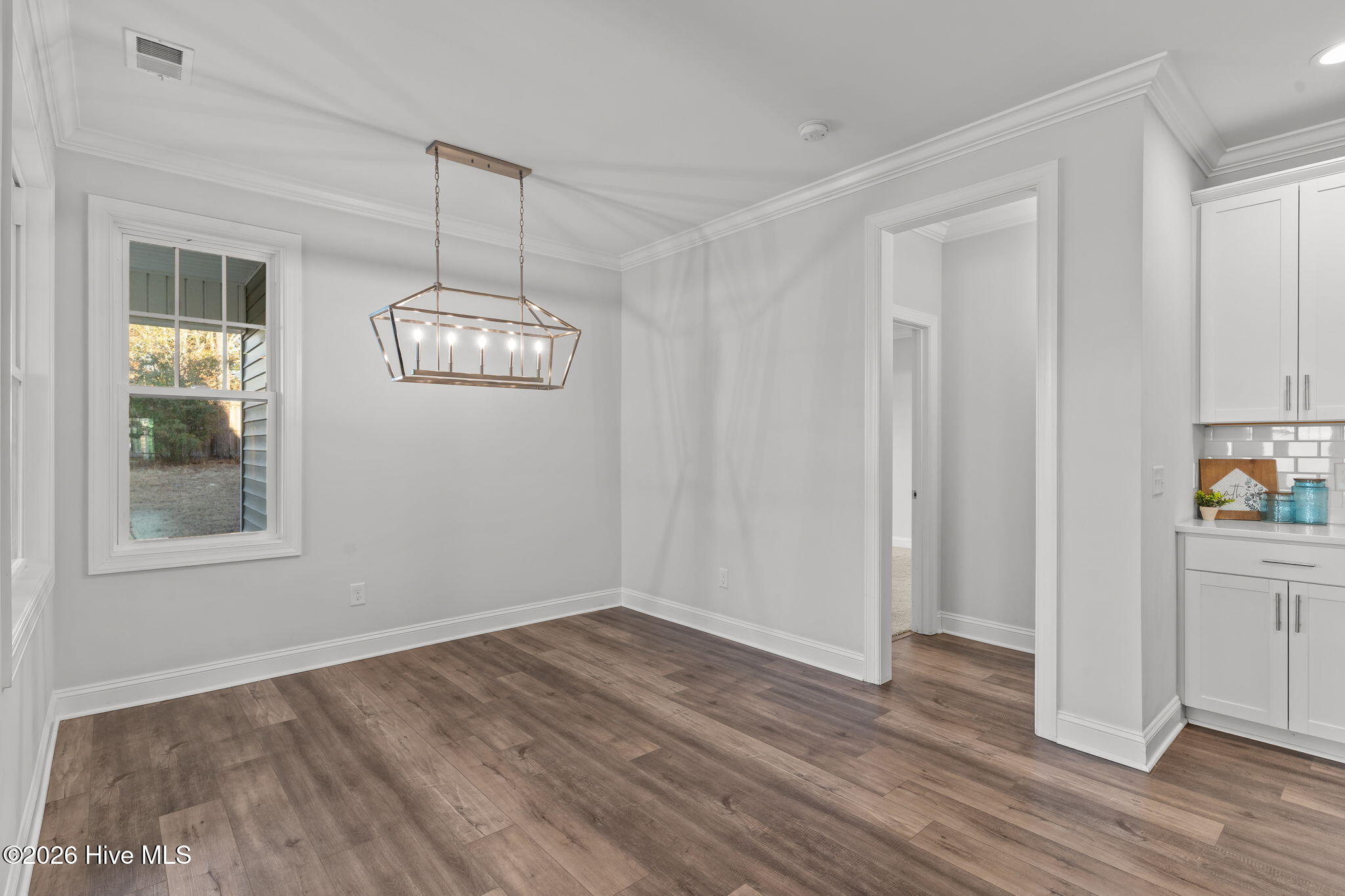 100548771 | Photo 19