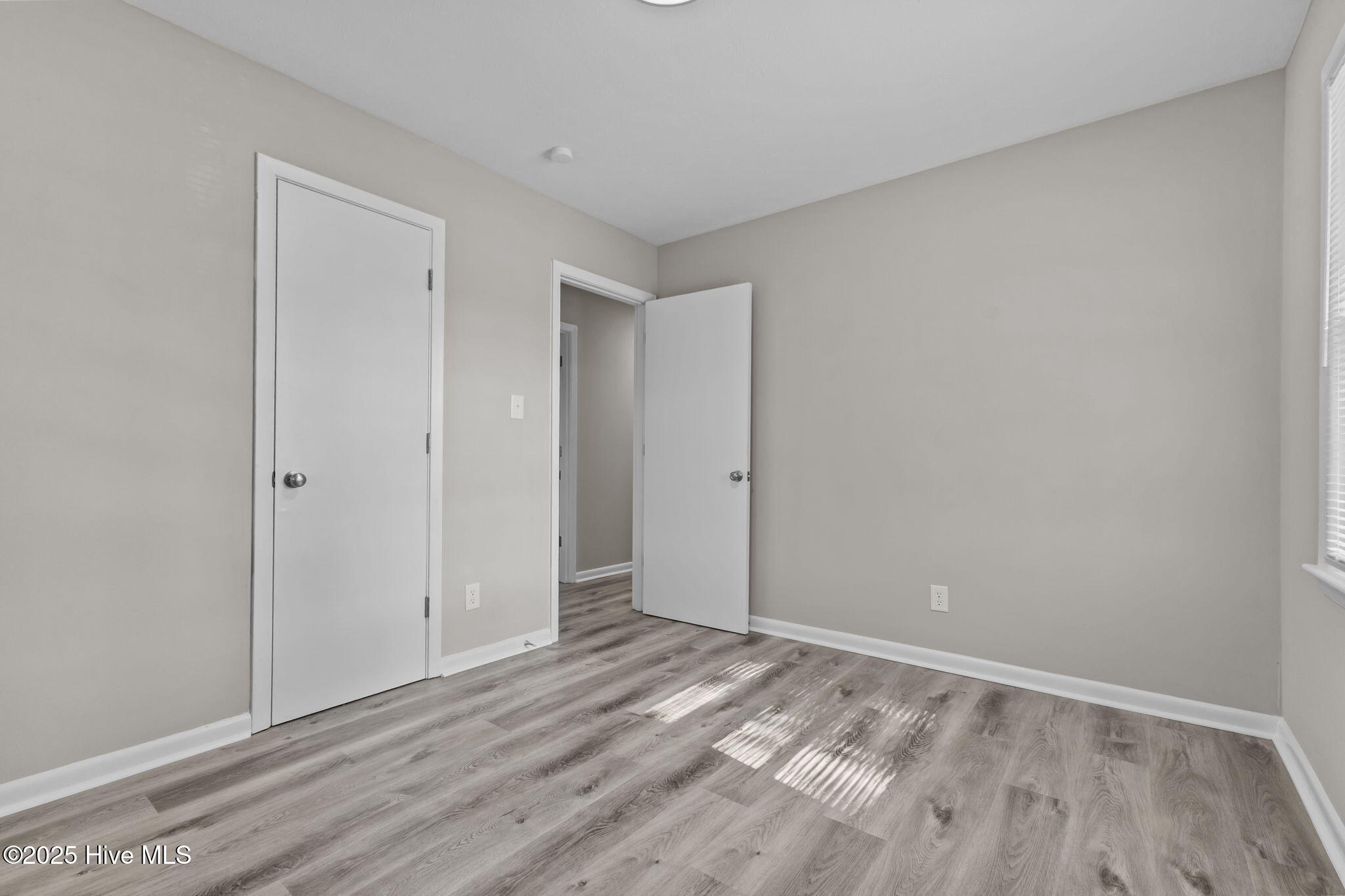 11-web-or-mls-AZ3A0885