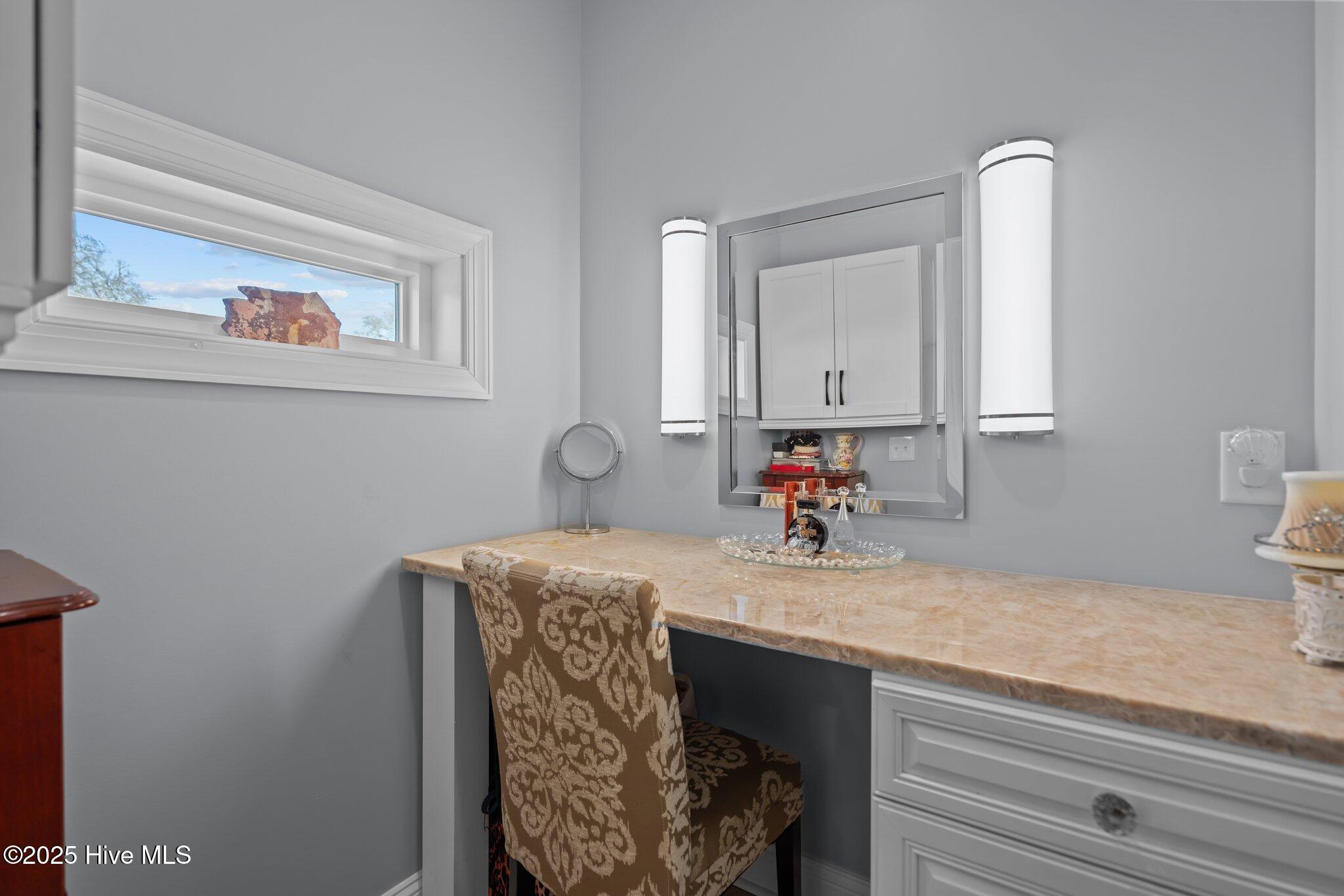 100532890 | Photo 42