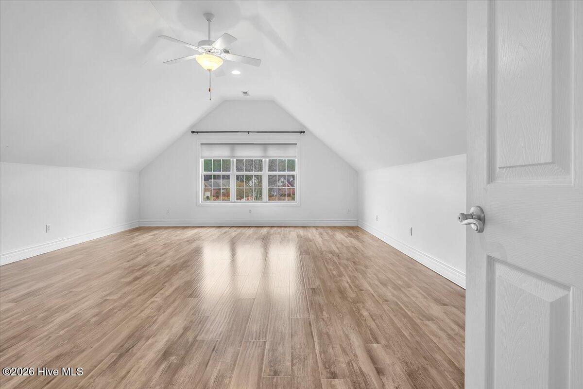 100559889 | Photo 44