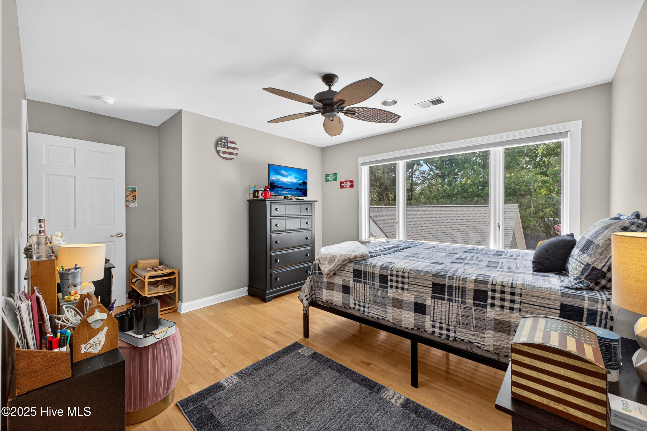 100528794 | Photo 38