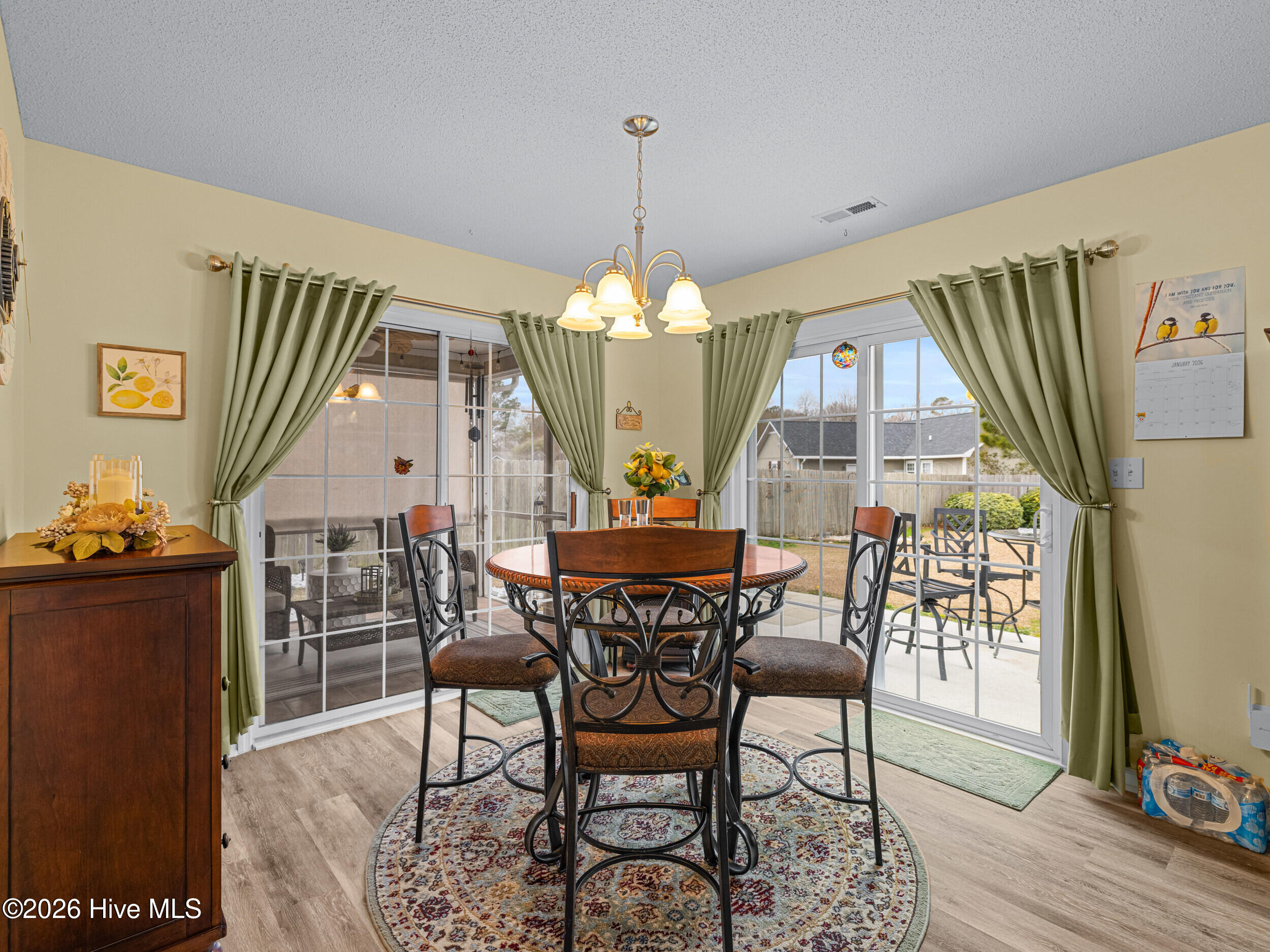 100551107 | Photo 26