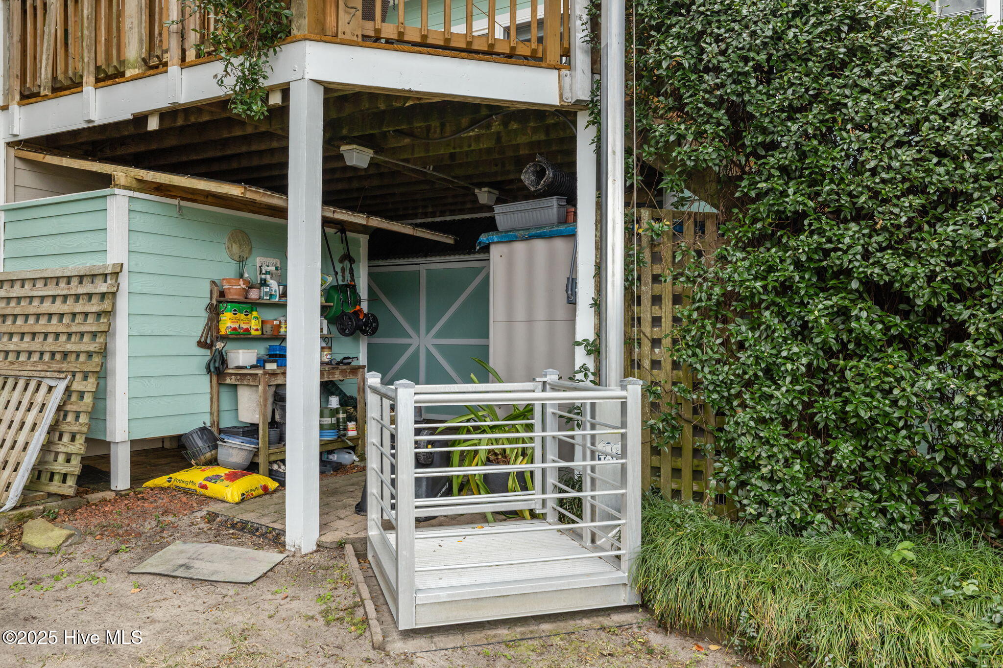 100540385 | Photo 43