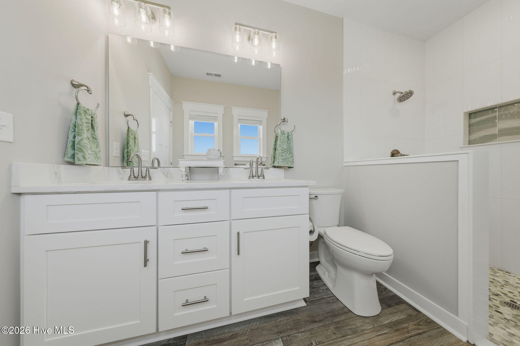 100559118 | Photo 43