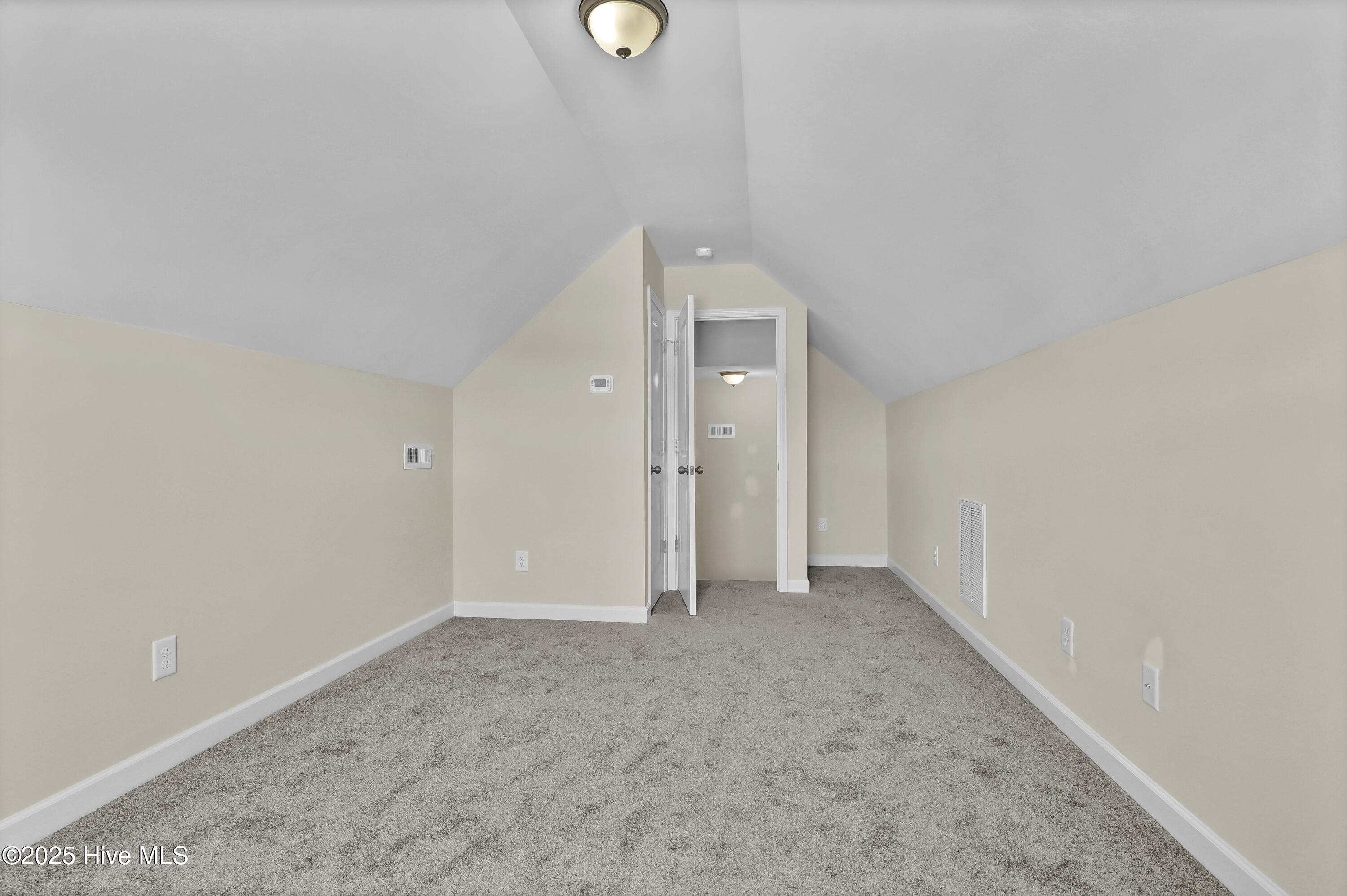 100507419 | Photo 23