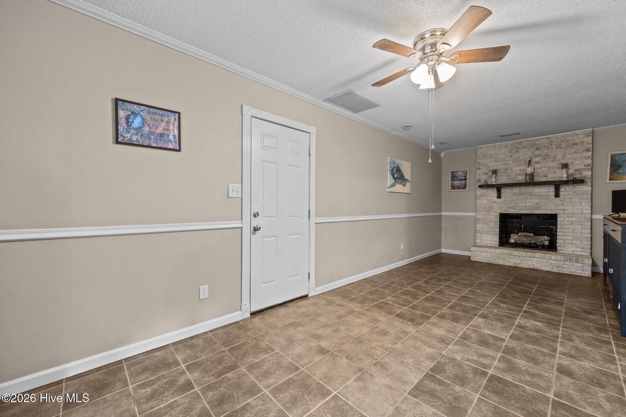 100548393 | Photo 17