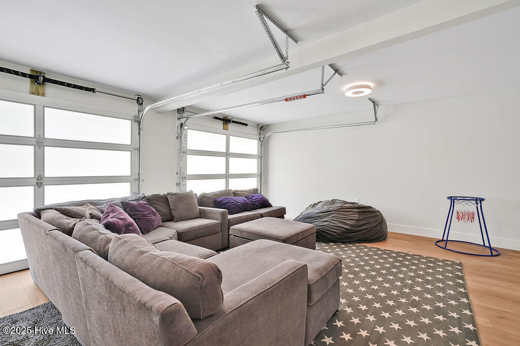 100528025 | Photo 41