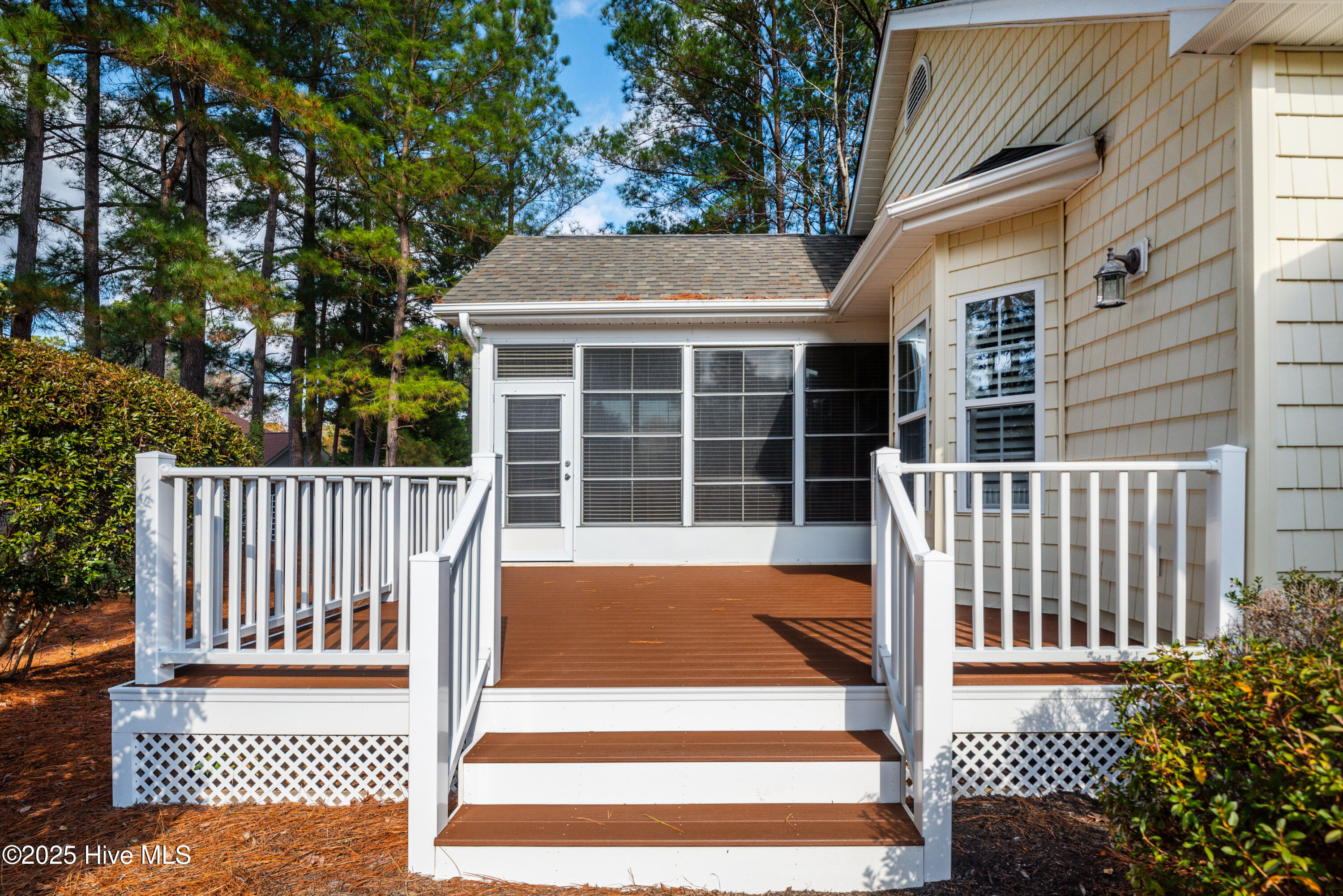 100547083 | Photo 29