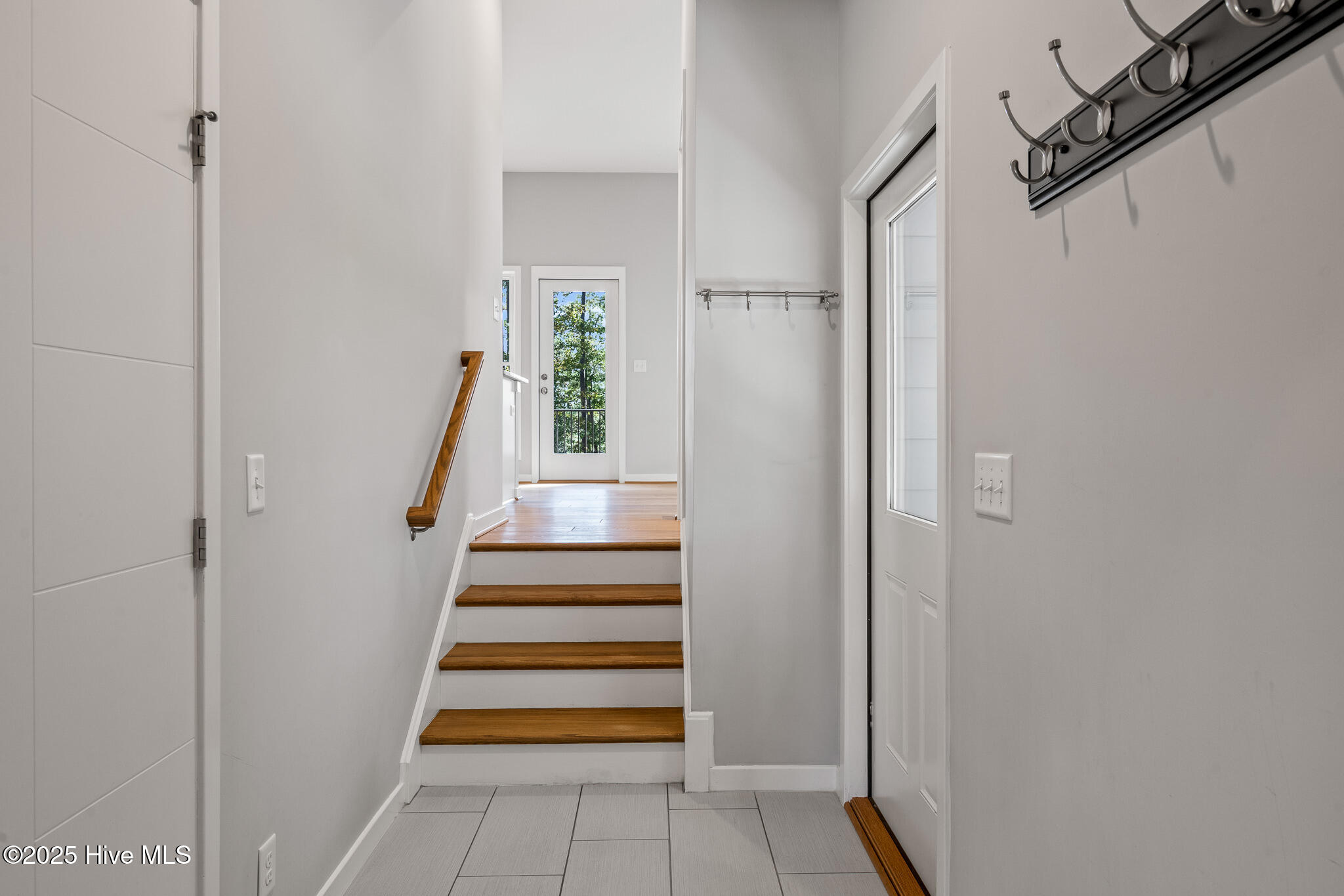 100540412 | Photo 33