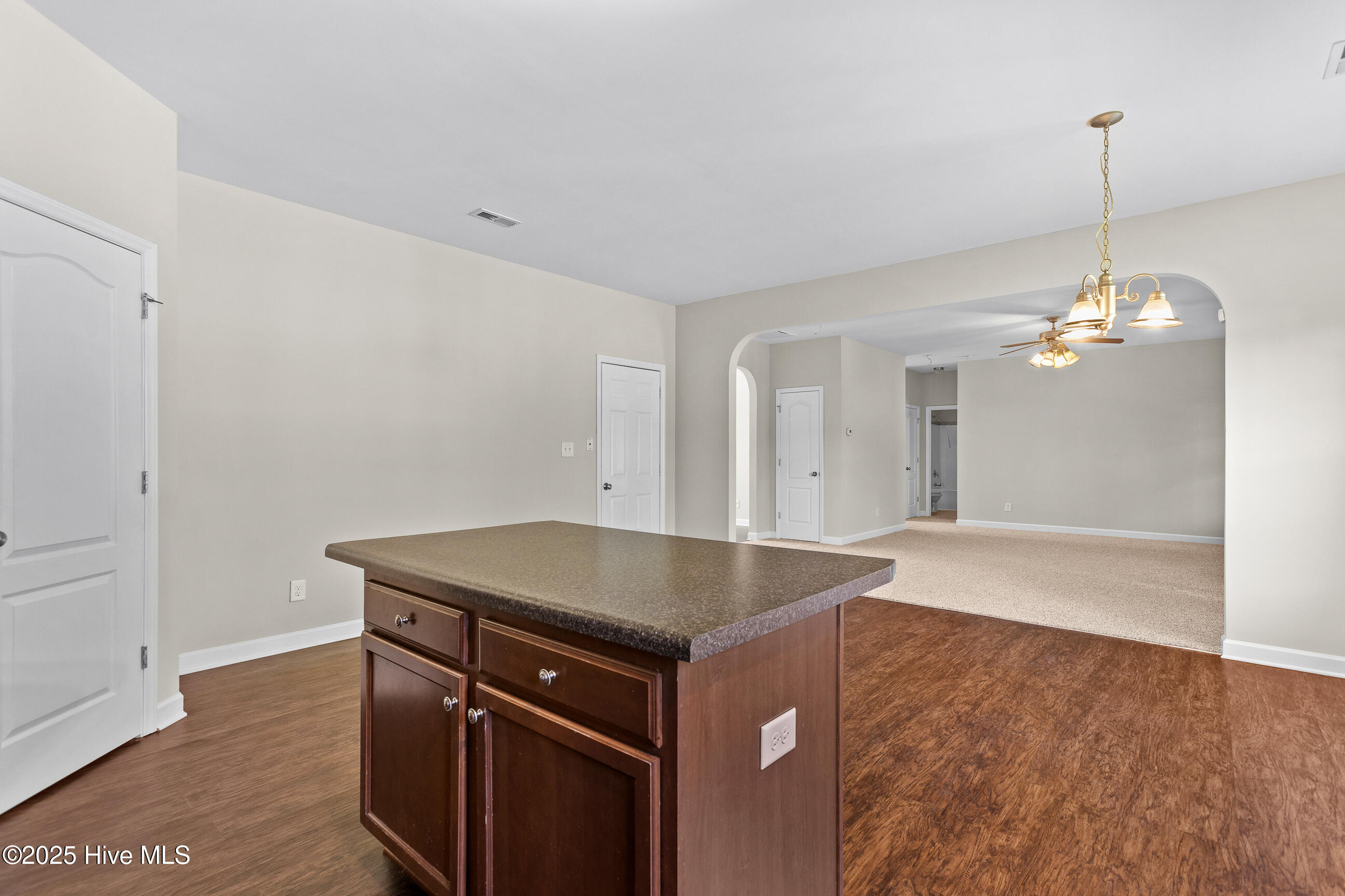 100534668 | Photo 17