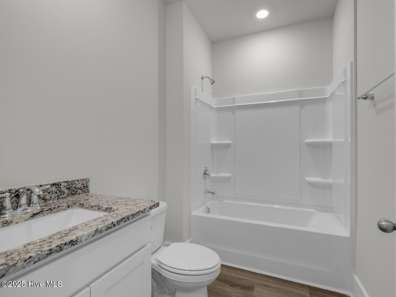 100527358 | Photo 30