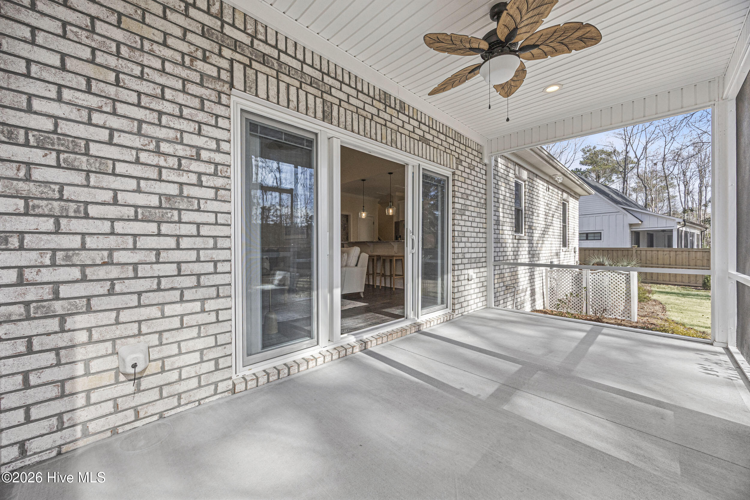 100550932 | Photo 47