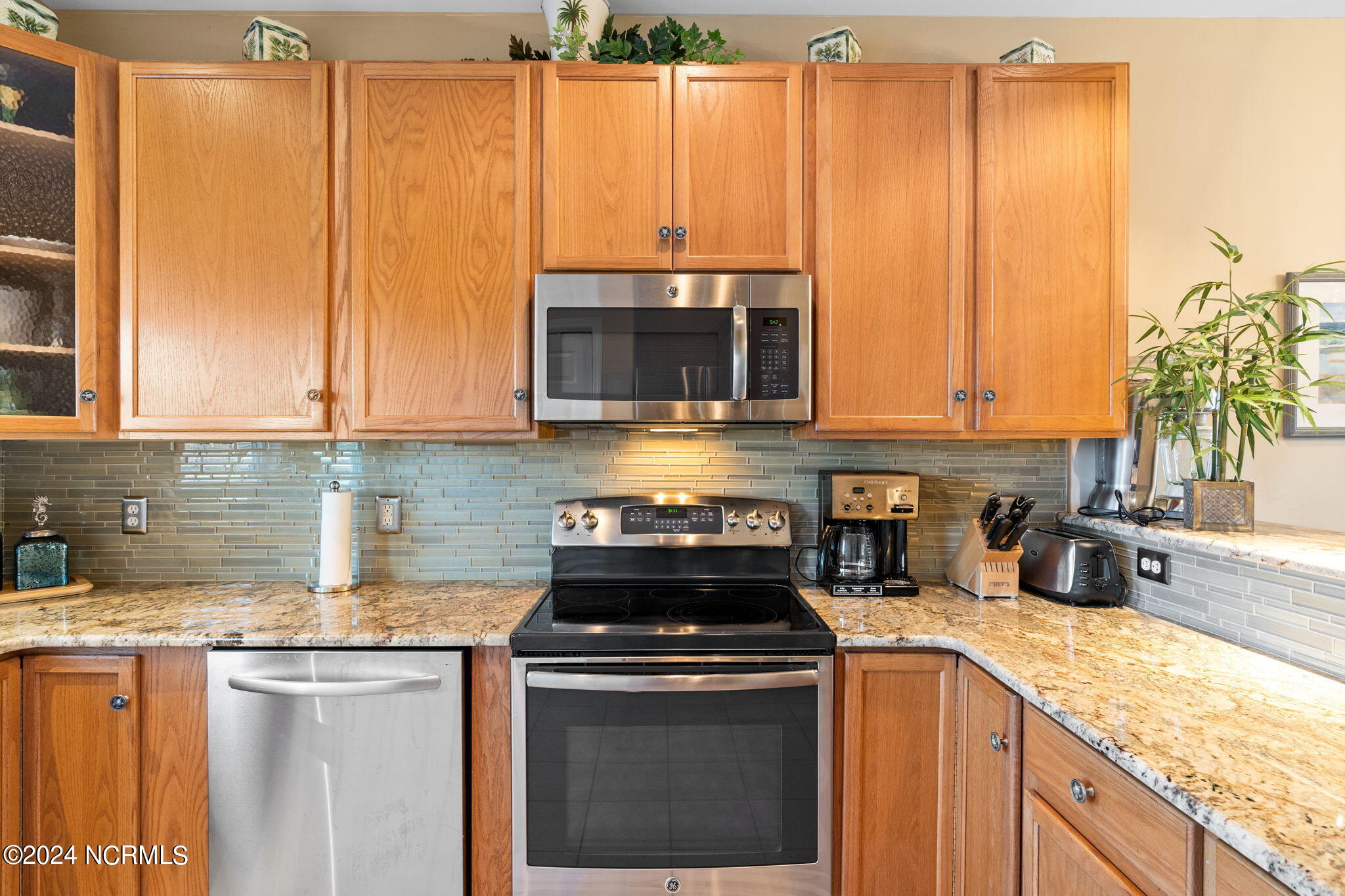 100566939 | Photo 15