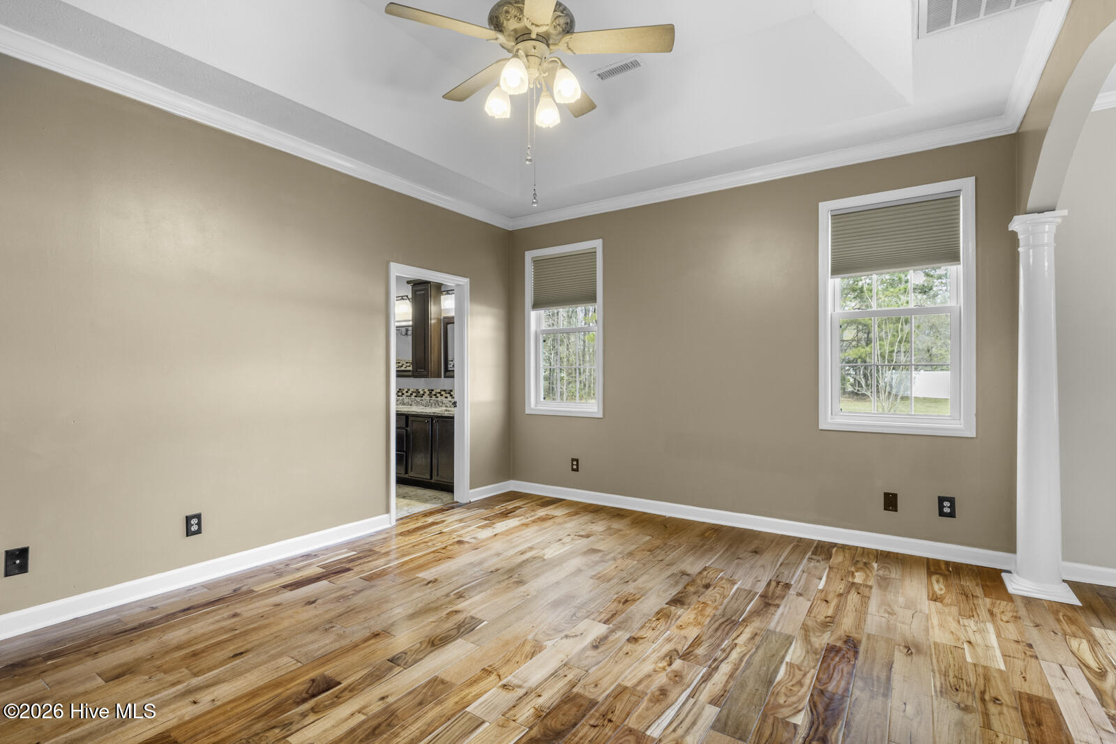 100563110 | Photo 22