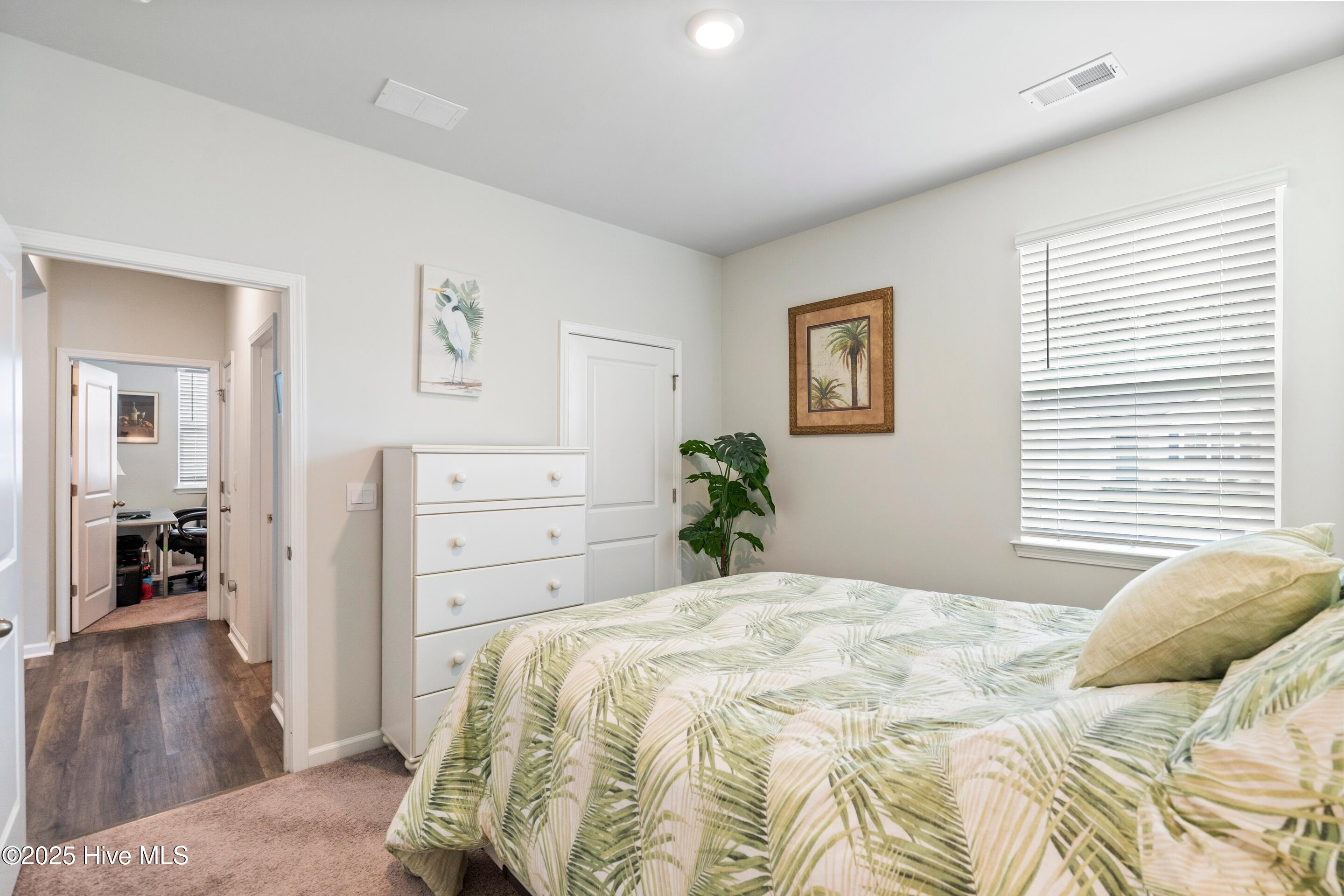 100531826 | Photo 14