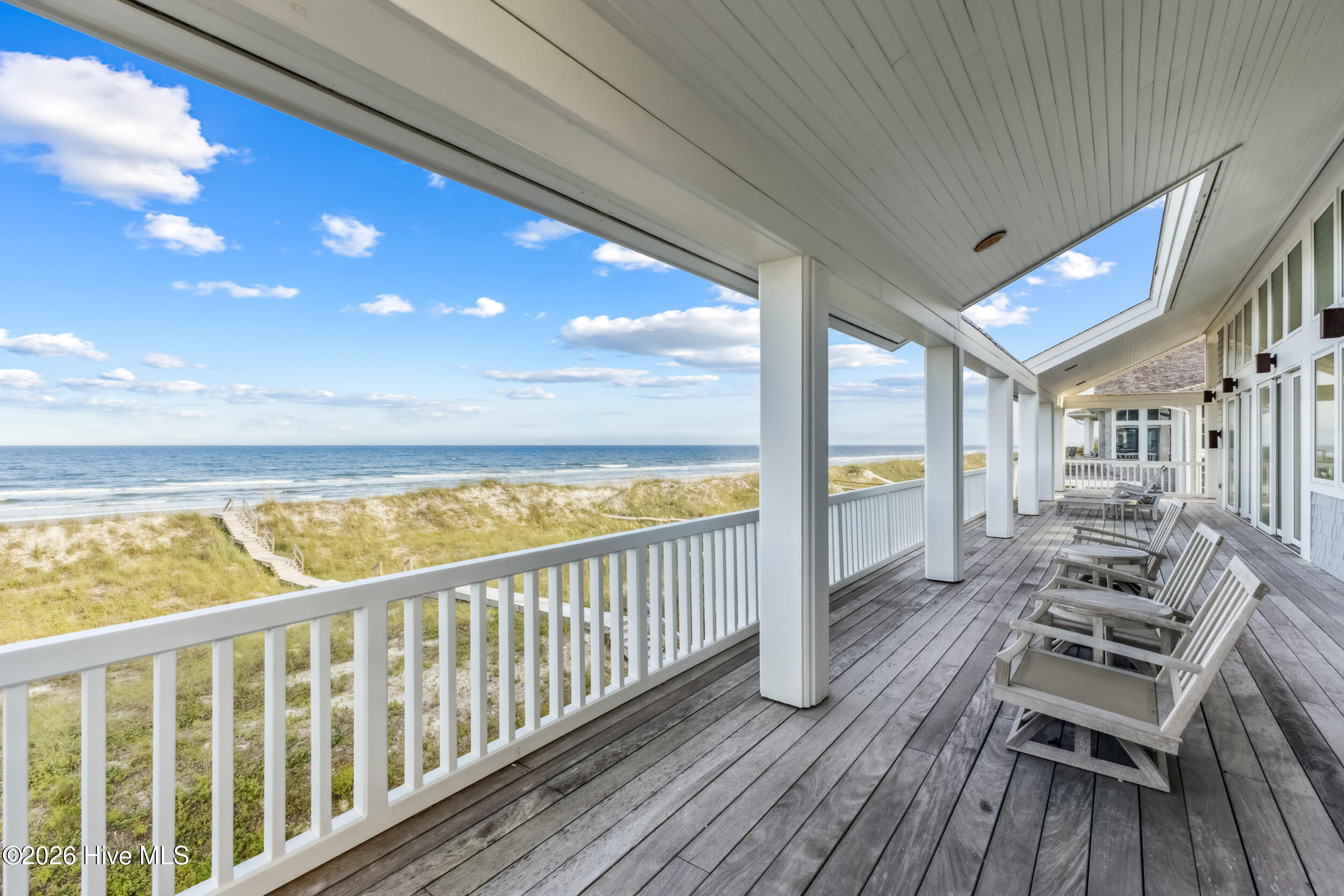 100560711 | Photo 53