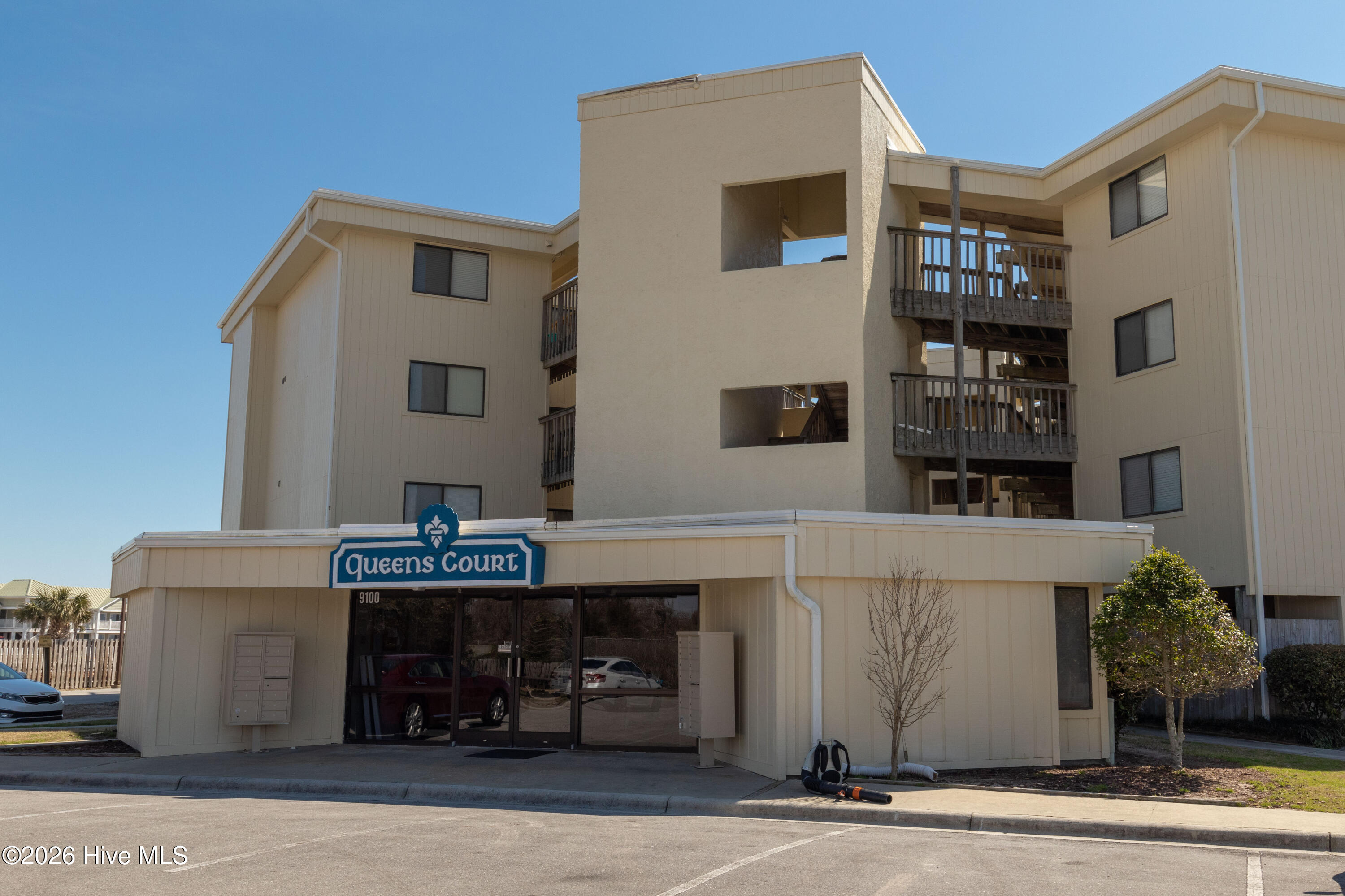 100561637 | Photo 55