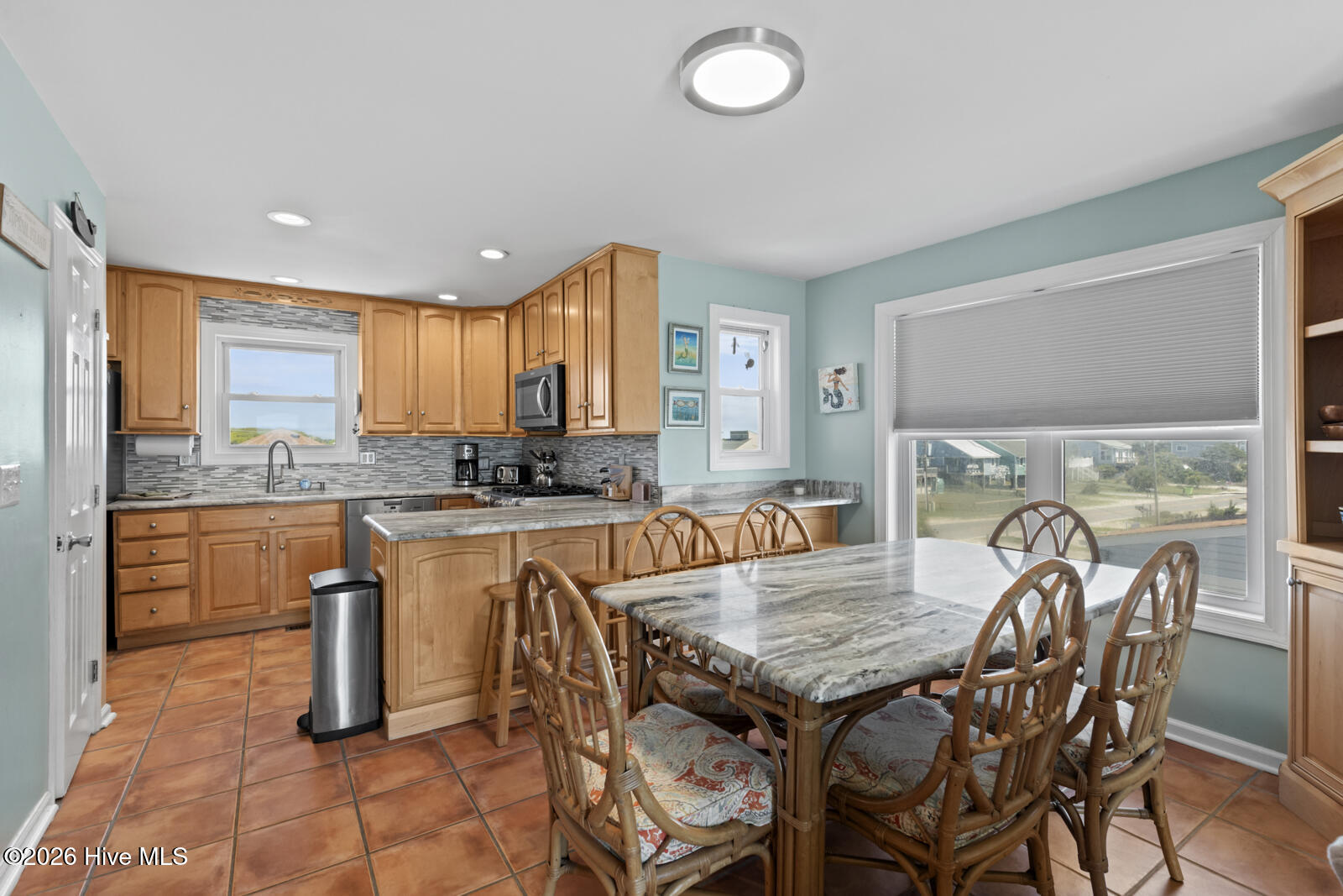 100569371 | Photo 19