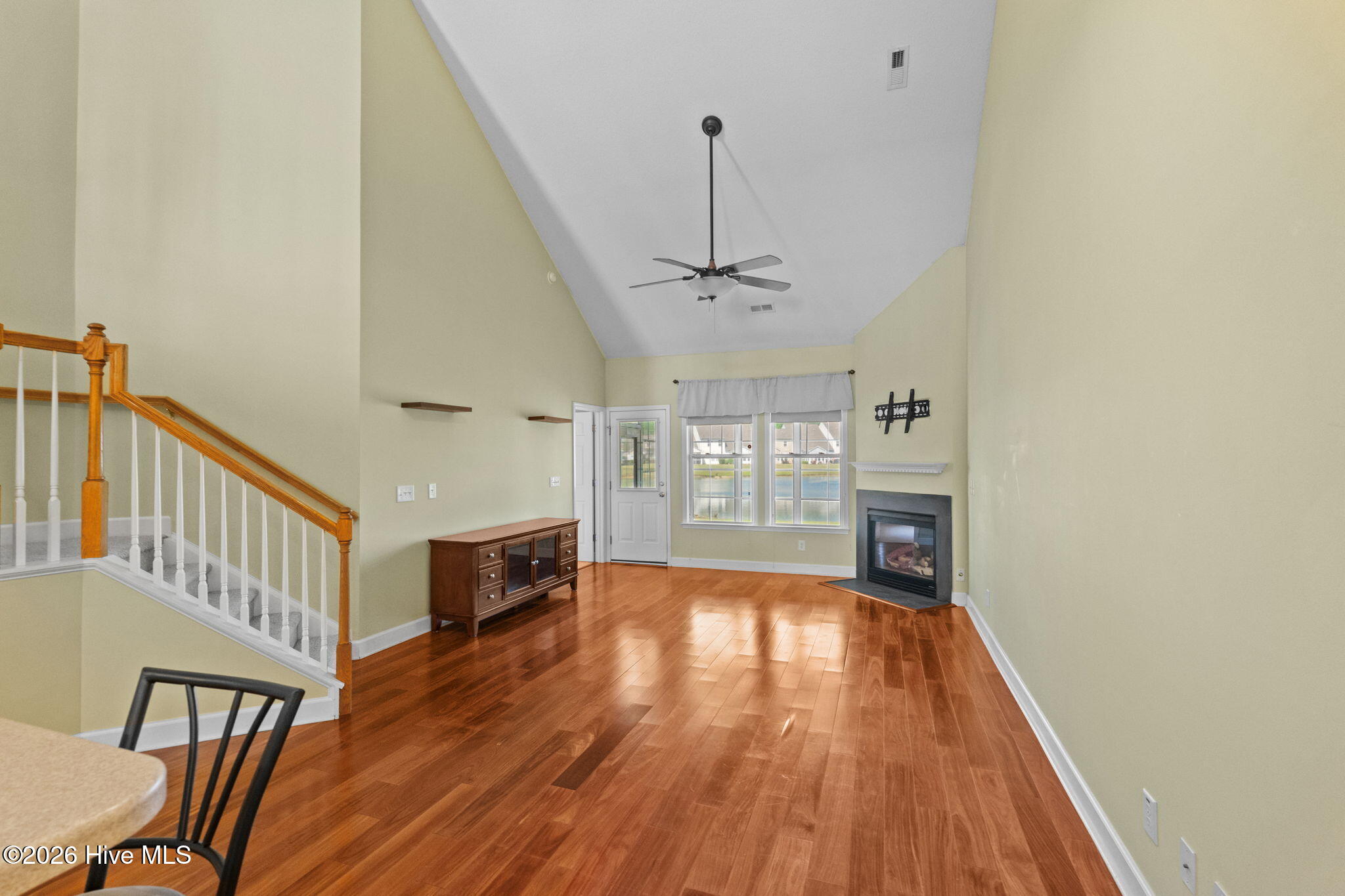 100570340 | Photo 22