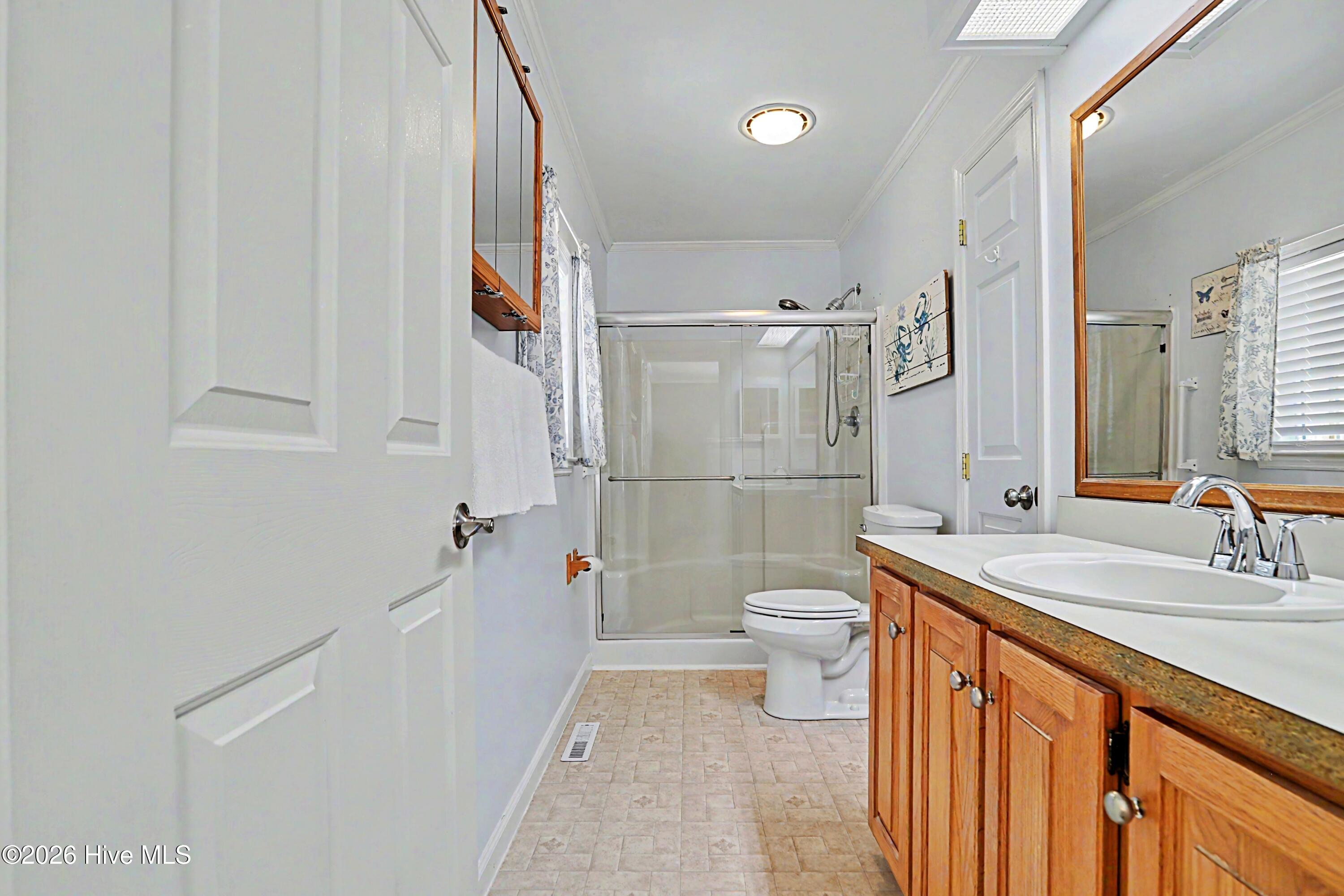 100570246 | Photo 16