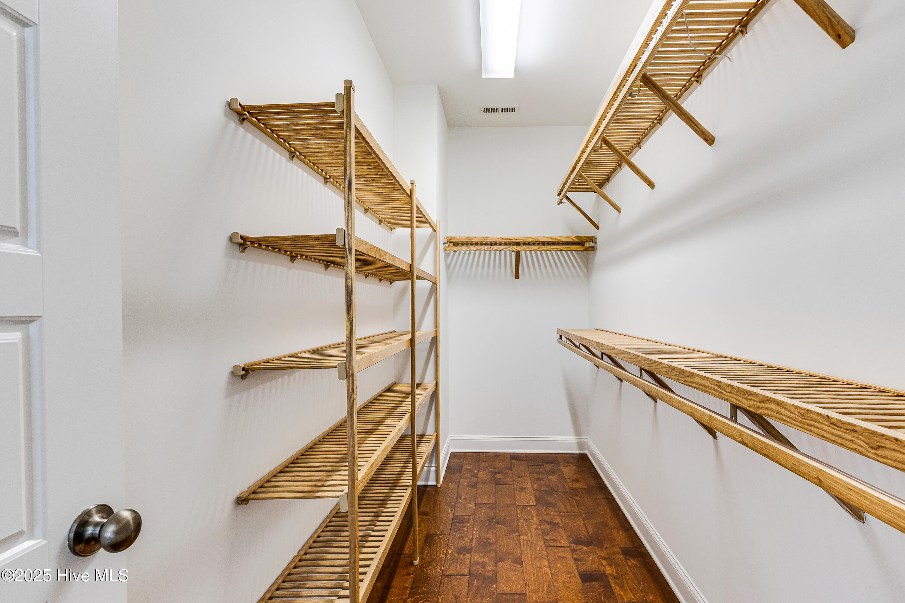 100542174 | Photo 24