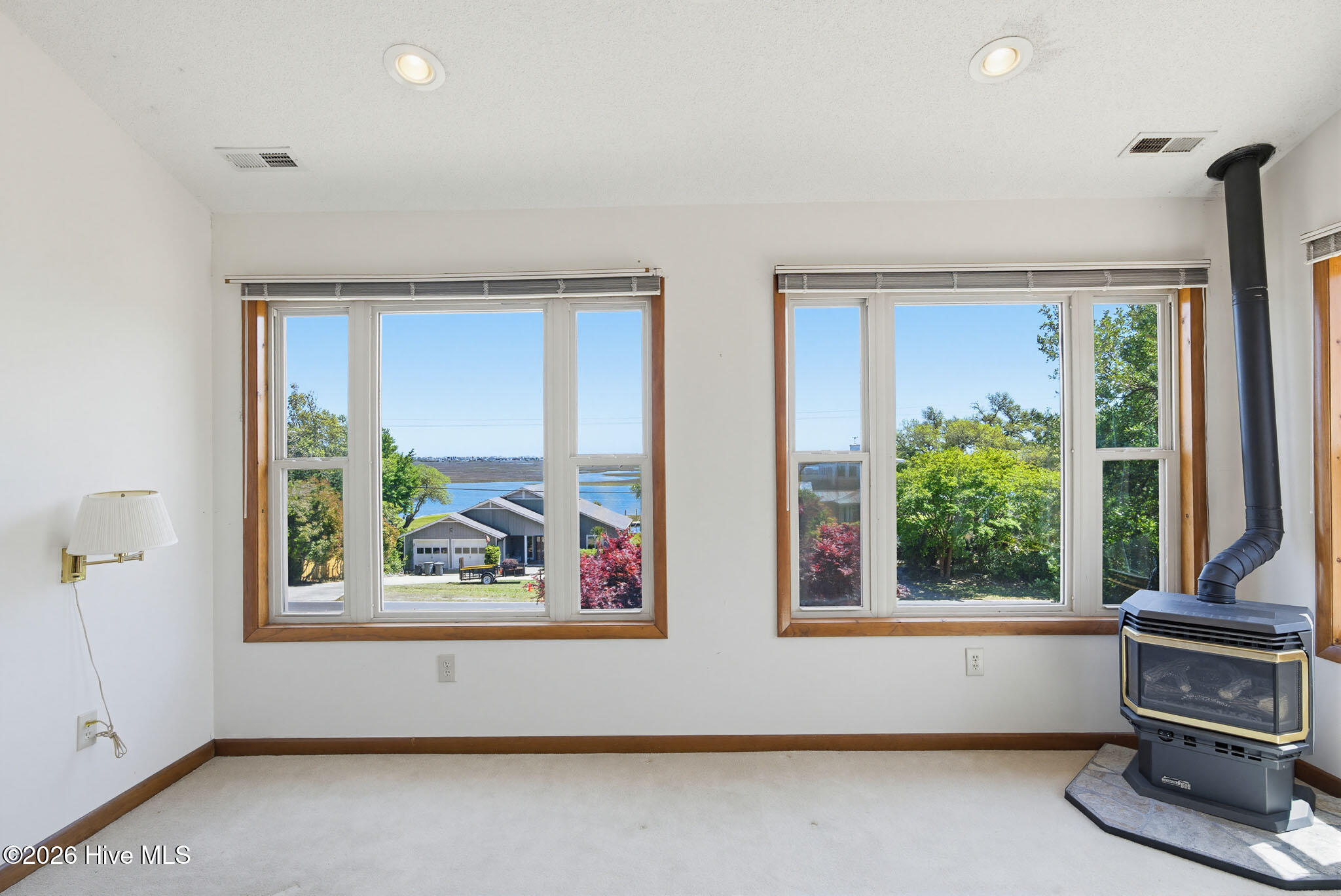 100568983 | Photo 55