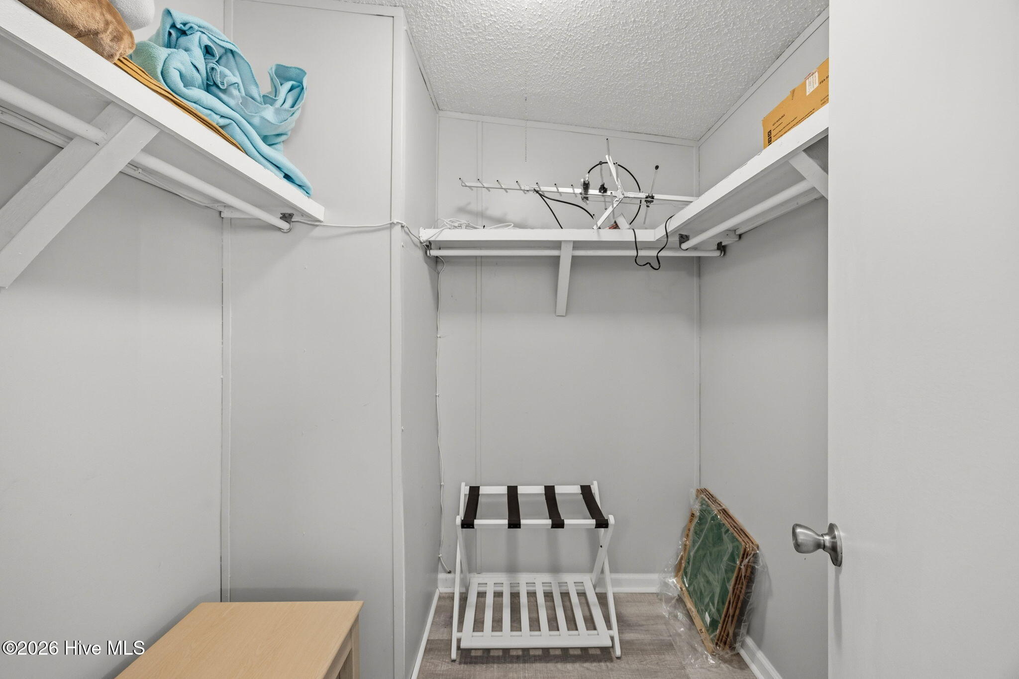 100558073 | Photo 23