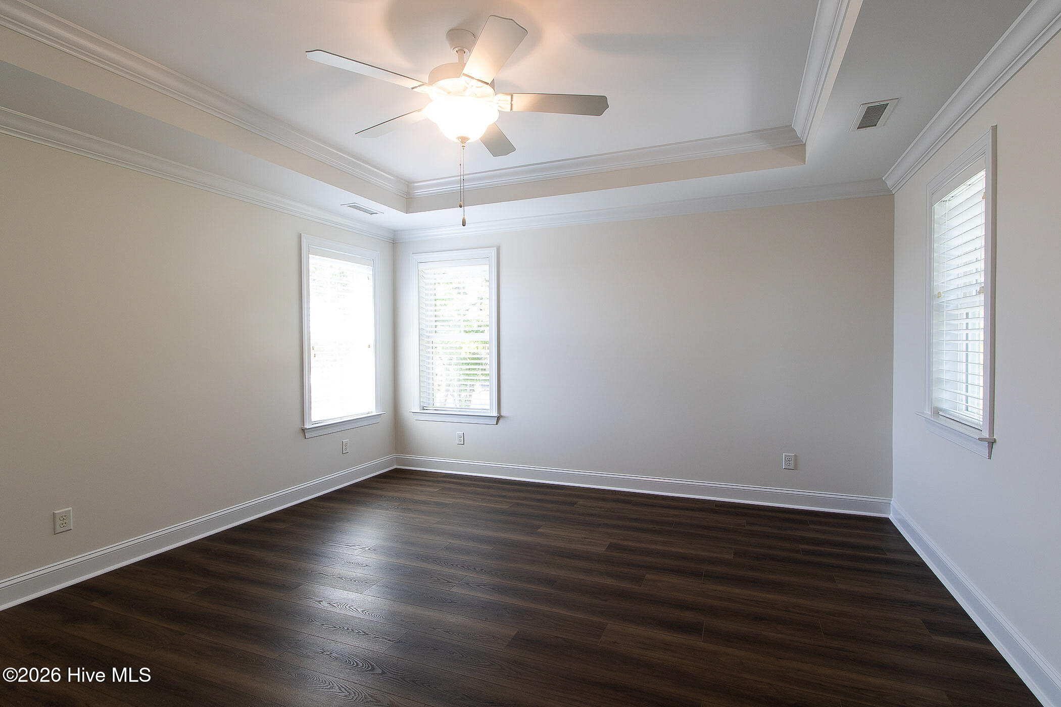 100568588 | Photo 64