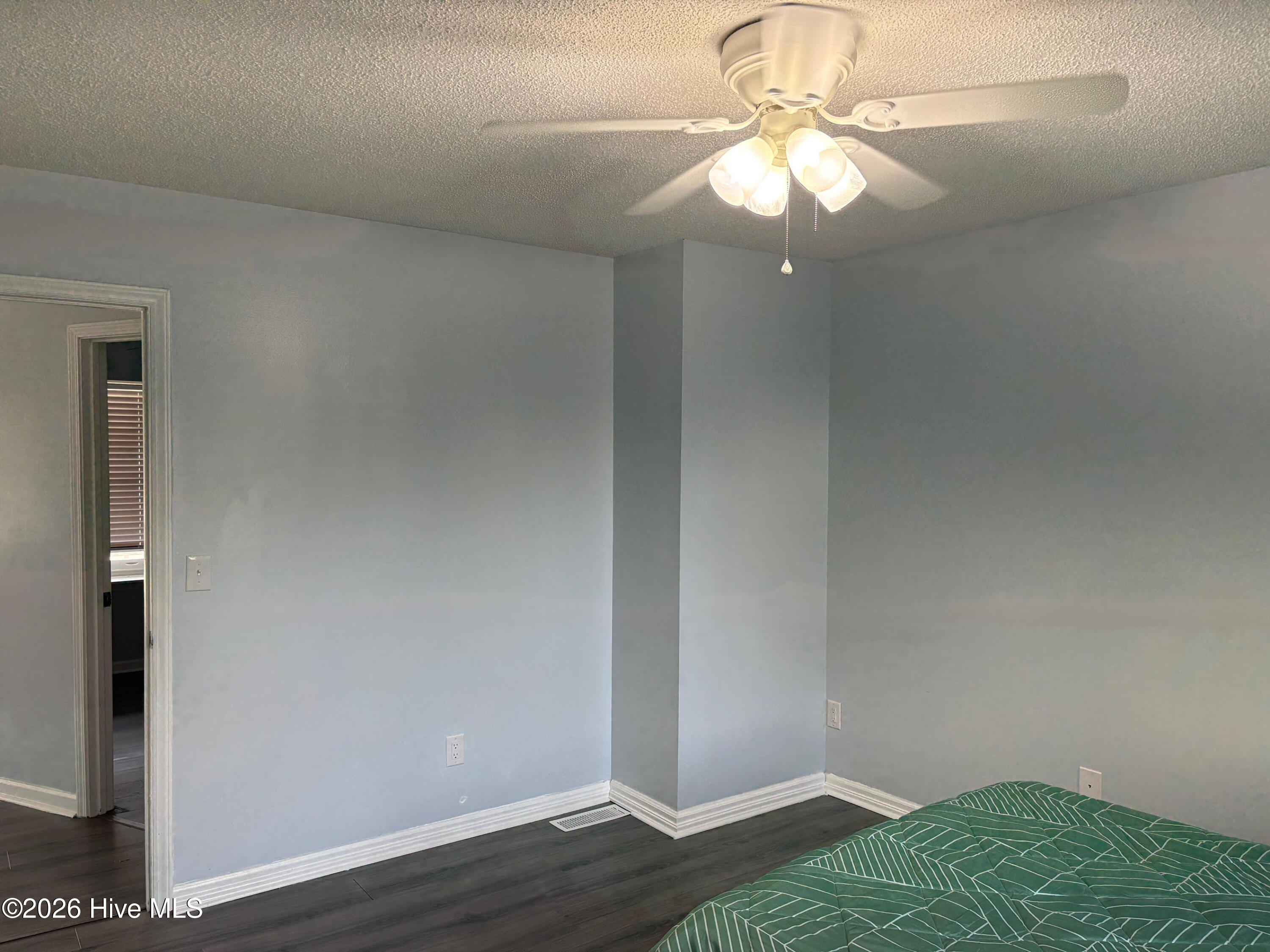 100557287 | Photo 30