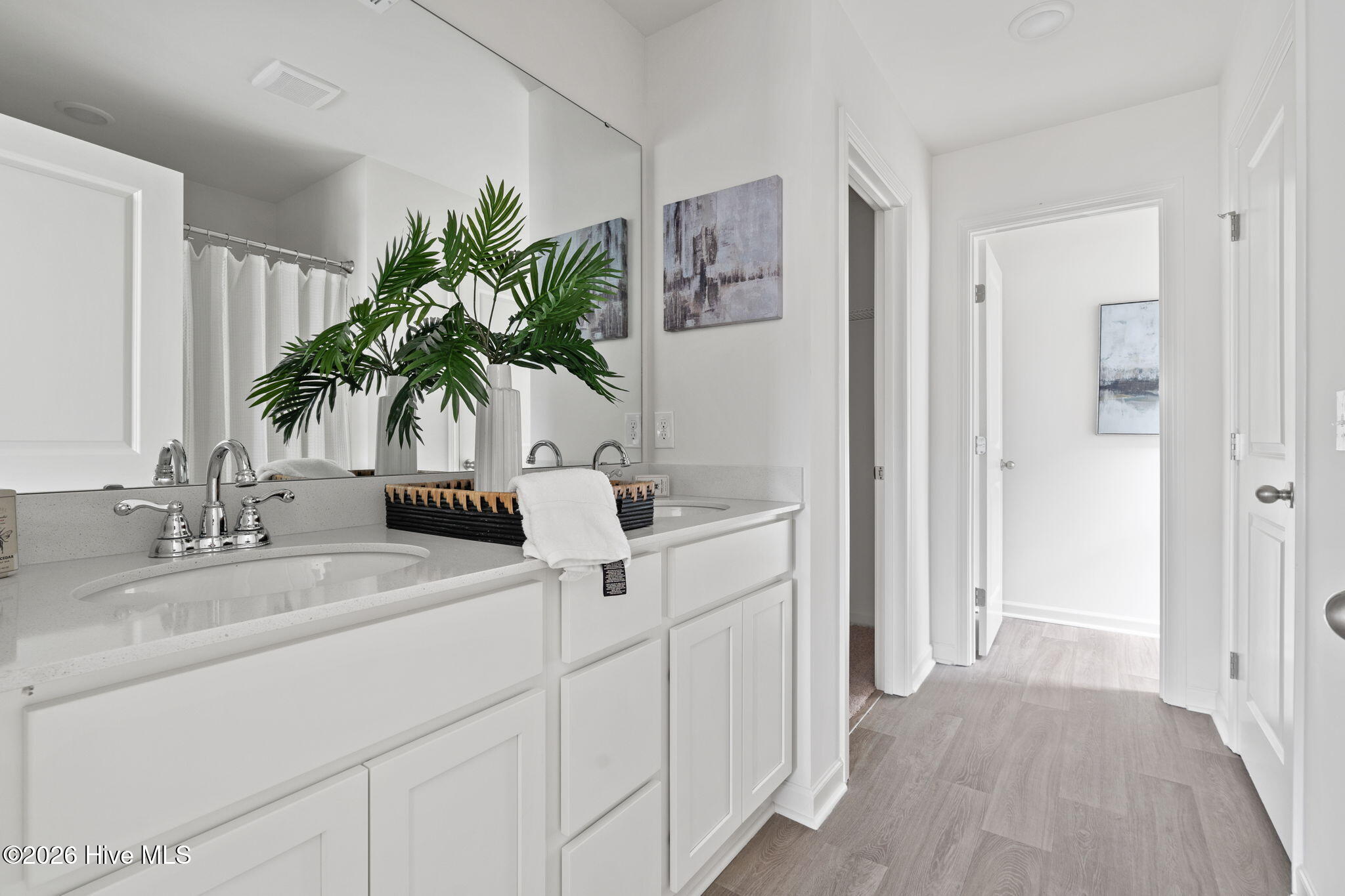 100526803 | Photo 28