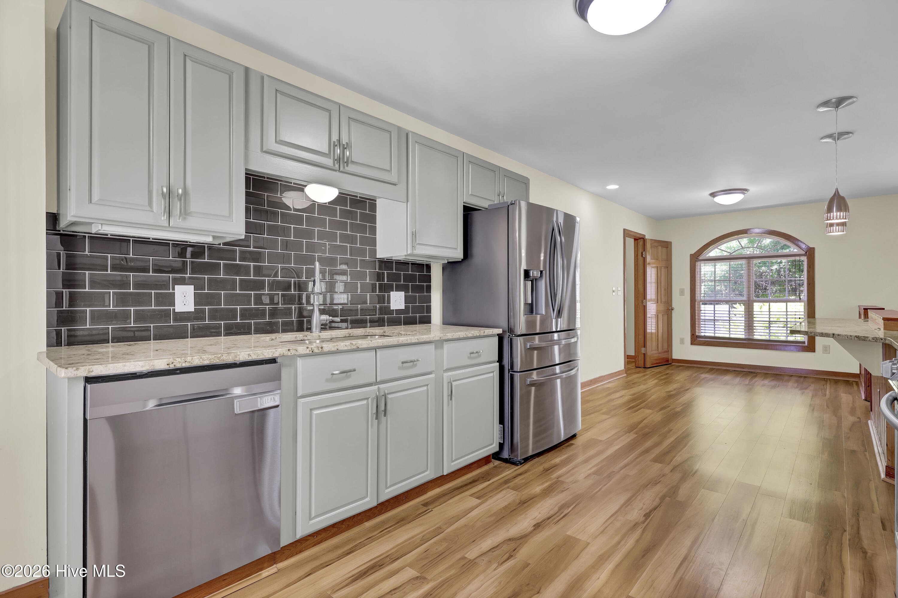 100568630 | Photo 10